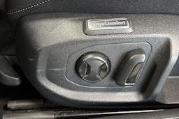 Sininen Volkswagen Arteon 2023 kuva 28.