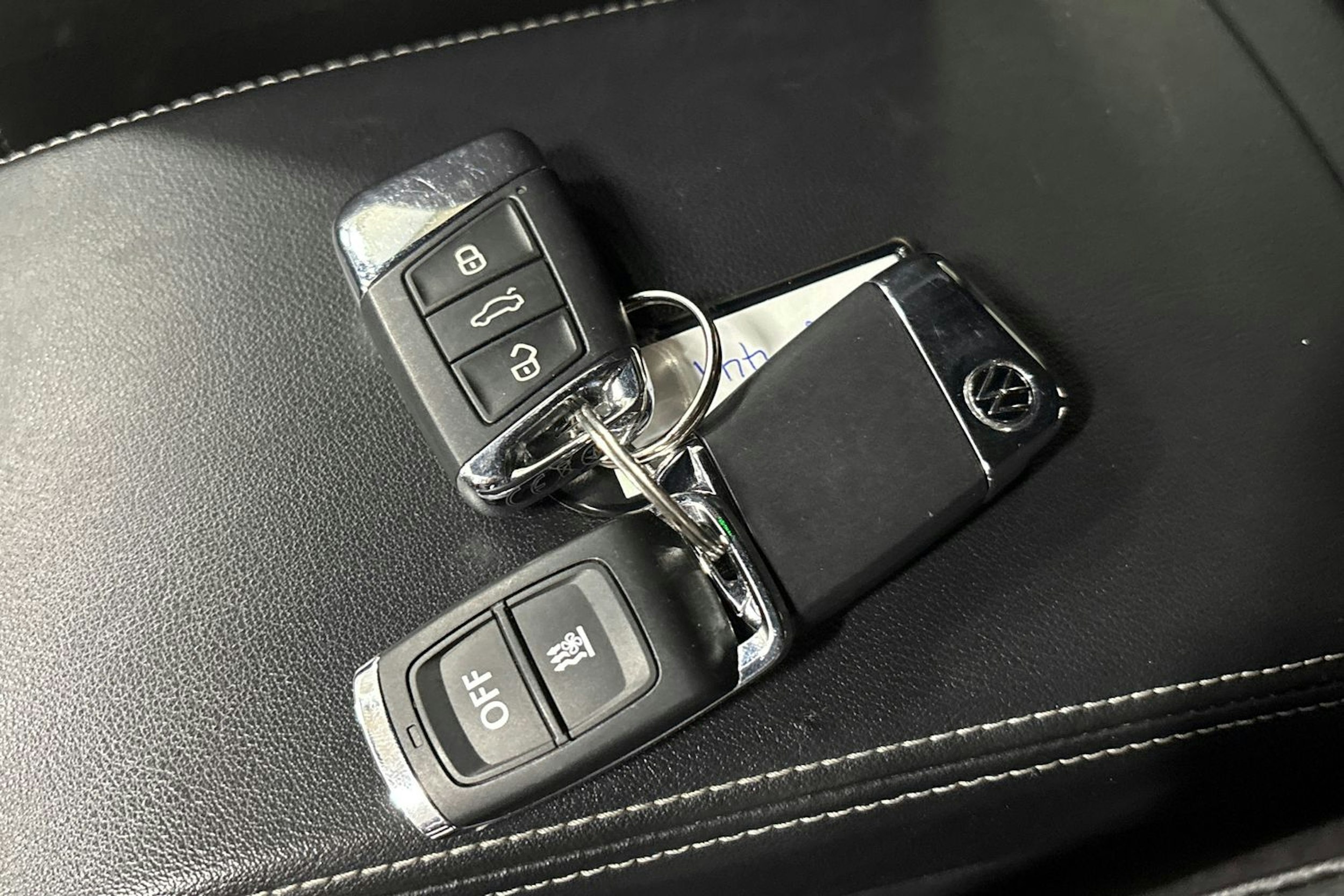 Sininen Volkswagen Arteon 2023 kuva 35.