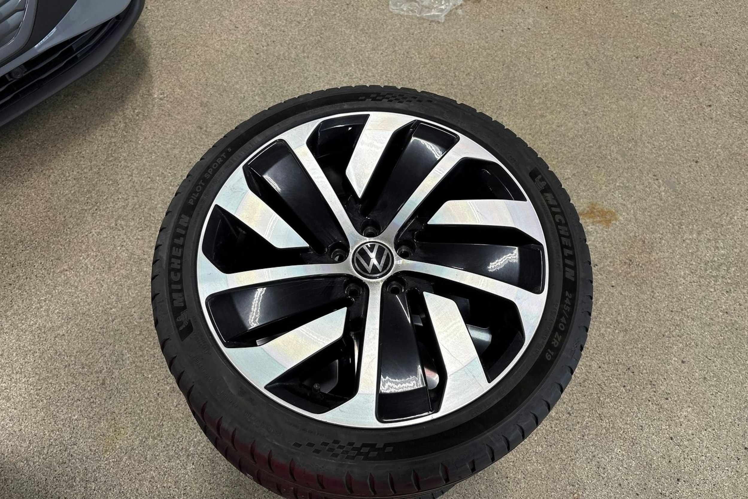 Sininen Volkswagen Arteon 2023 kuva 36.