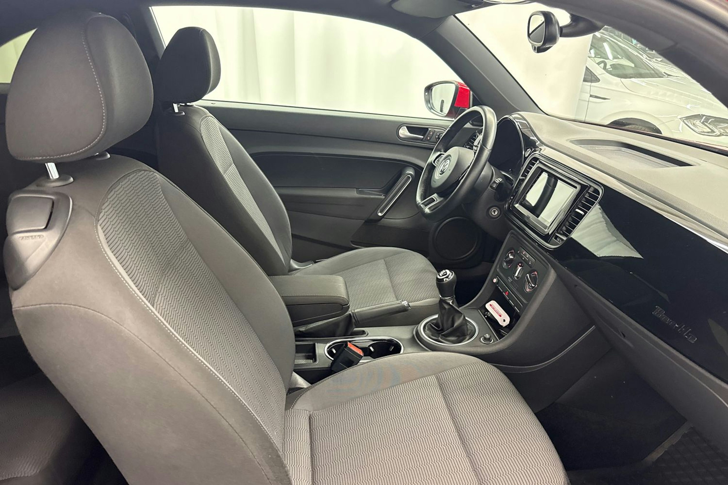 Punainen Volkswagen BEETLE 2012 kuva 10.