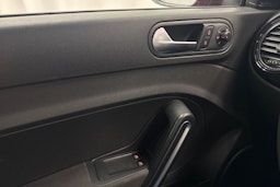 Punainen Volkswagen BEETLE 2012 kuva 14.