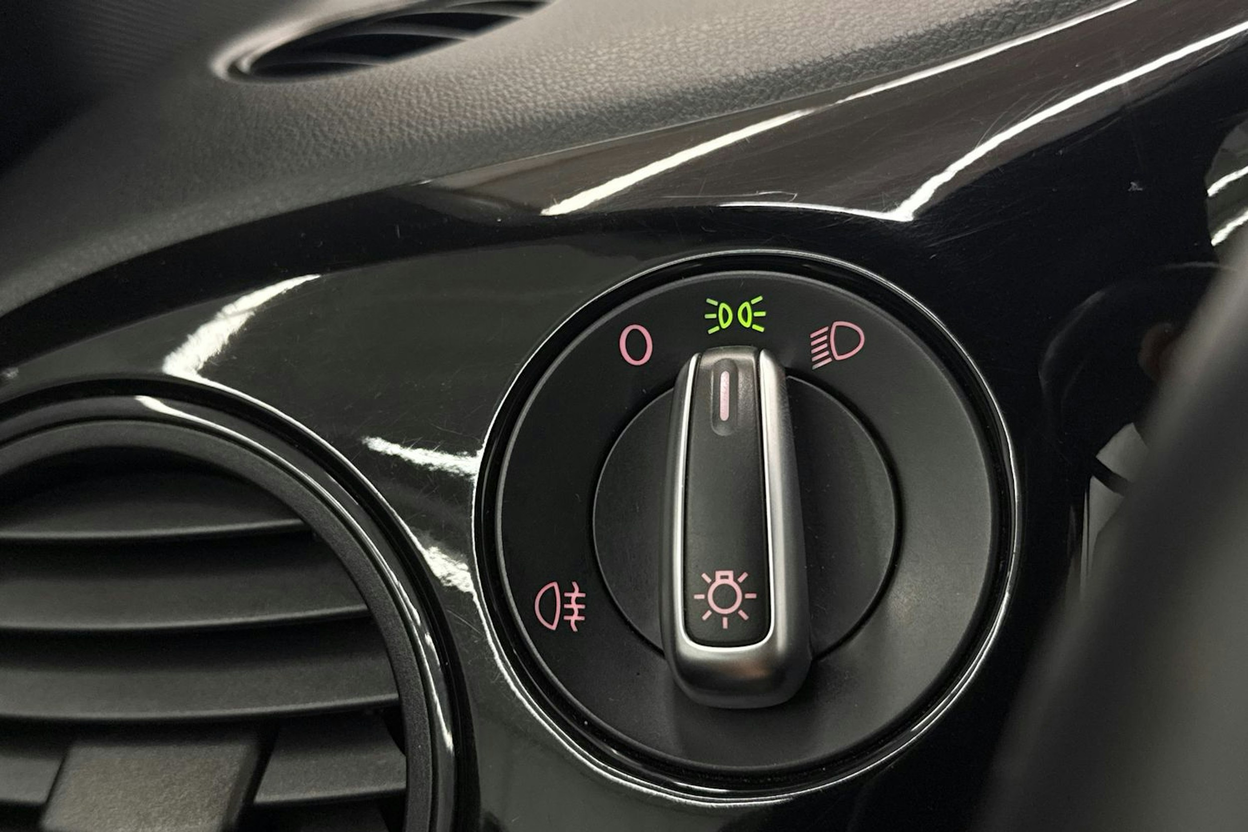 Punainen Volkswagen BEETLE 2012 kuva 15.
