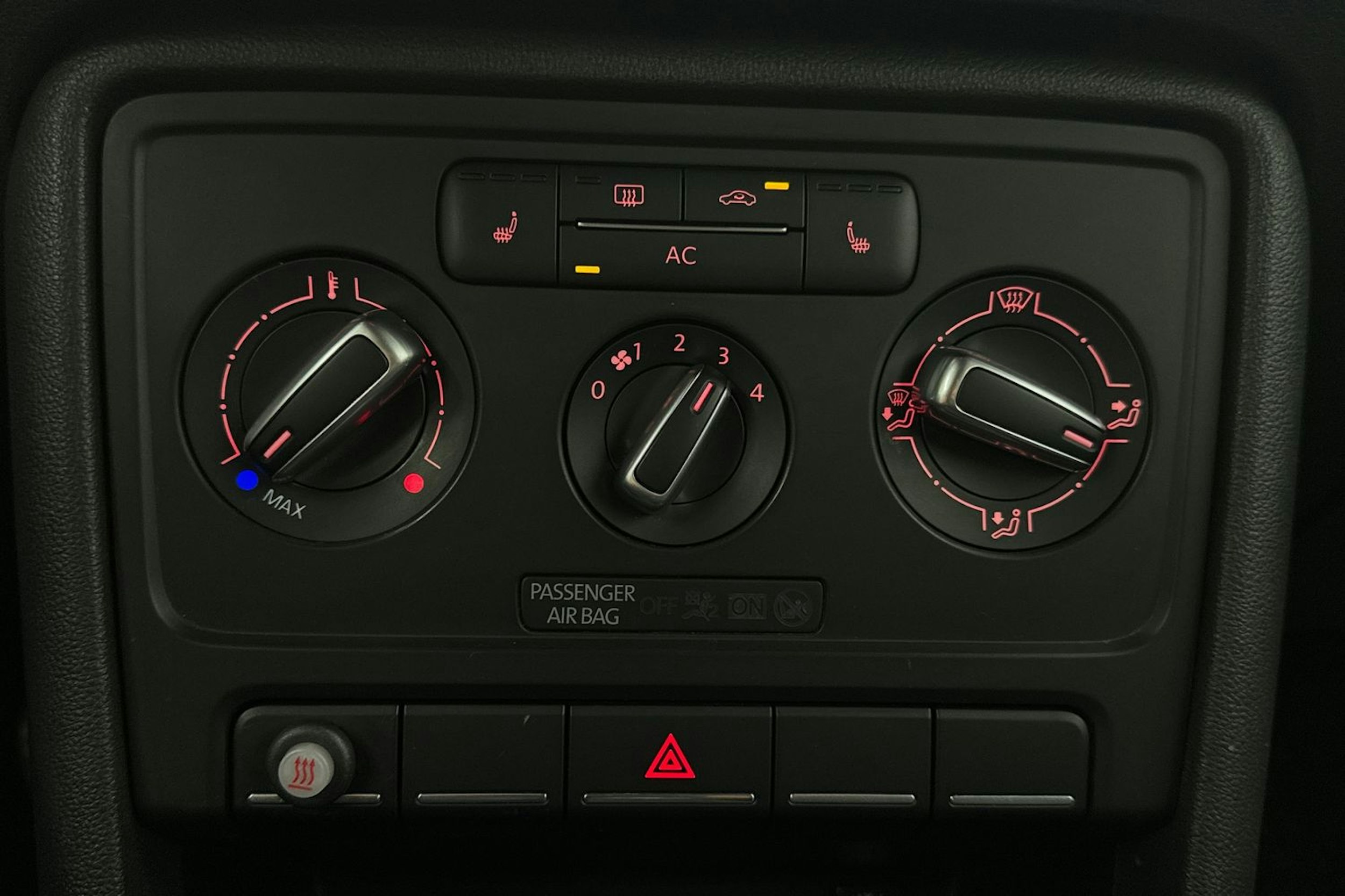 Punainen Volkswagen BEETLE 2012 kuva 24.