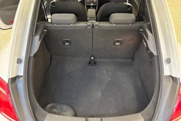 valkoinen Volkswagen Beetle 2012 kuva 14.