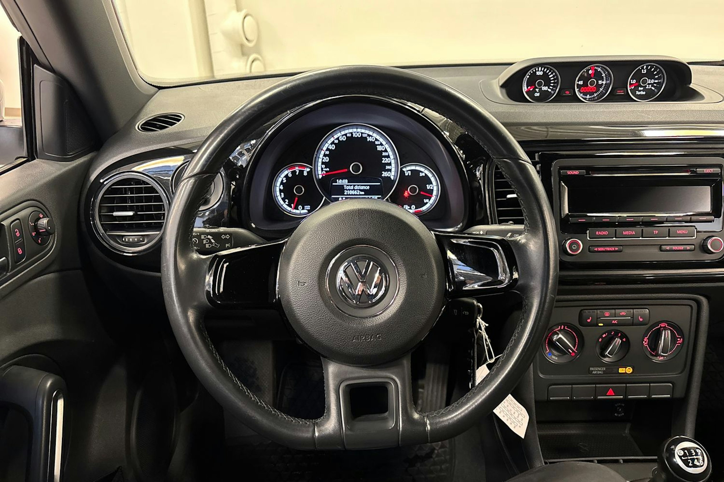 valkoinen Volkswagen Beetle 2012 kuva 15.