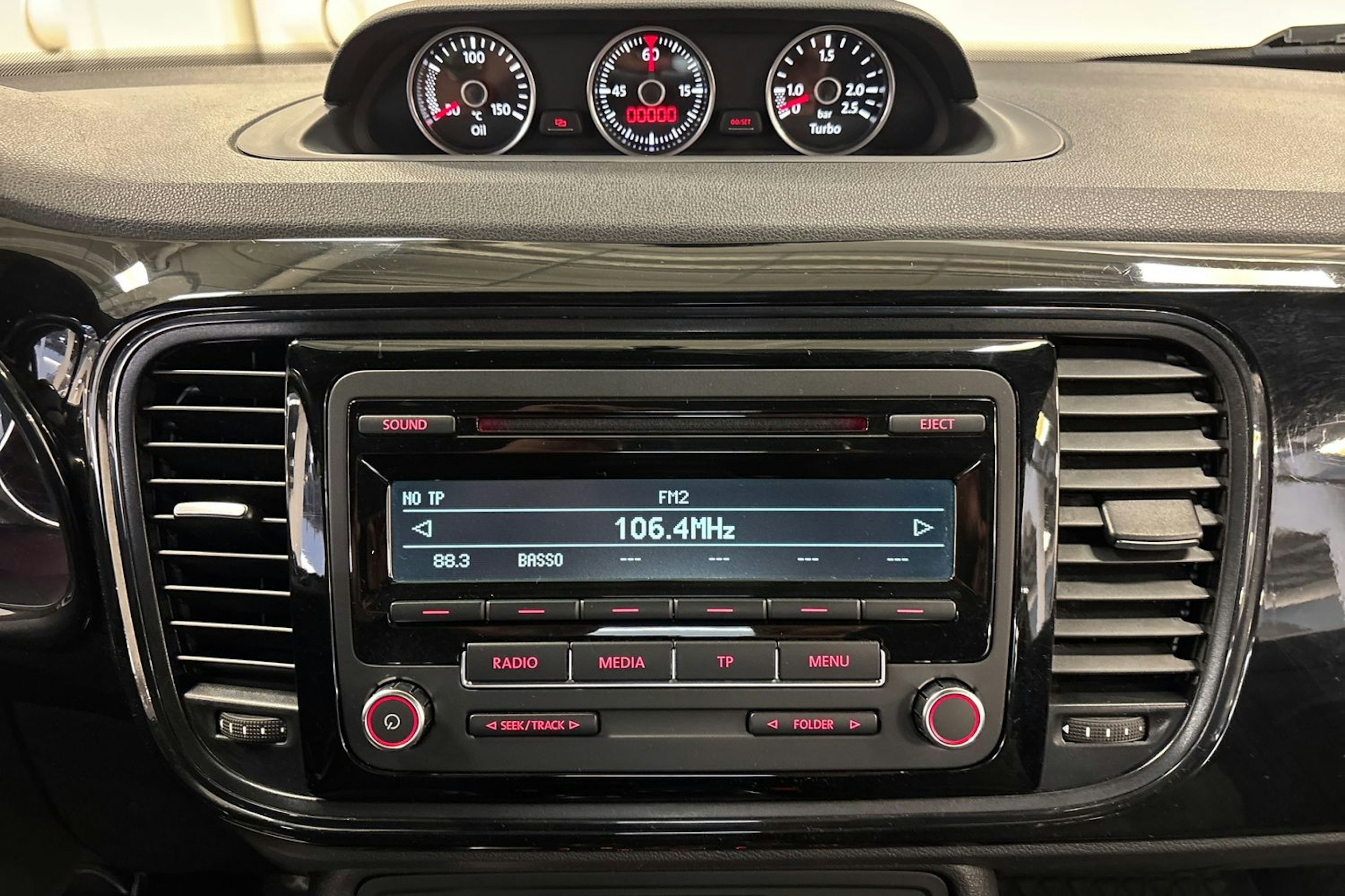 valkoinen Volkswagen Beetle 2012 kuva 17.