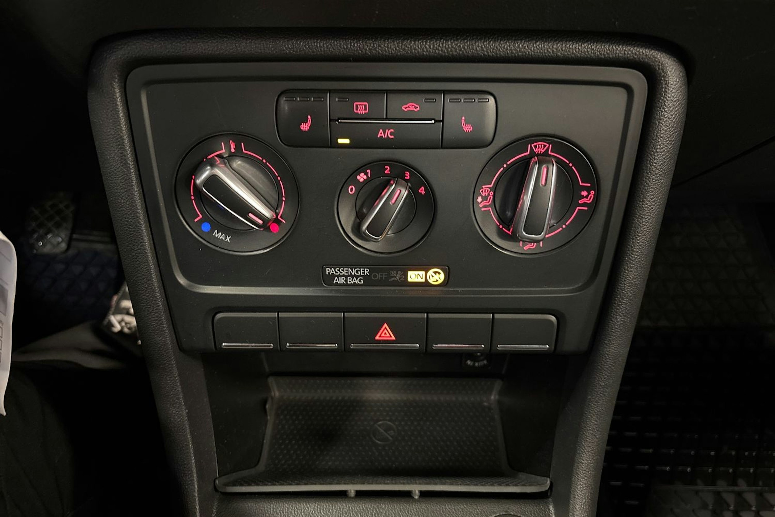 valkoinen Volkswagen Beetle 2012 kuva 18.