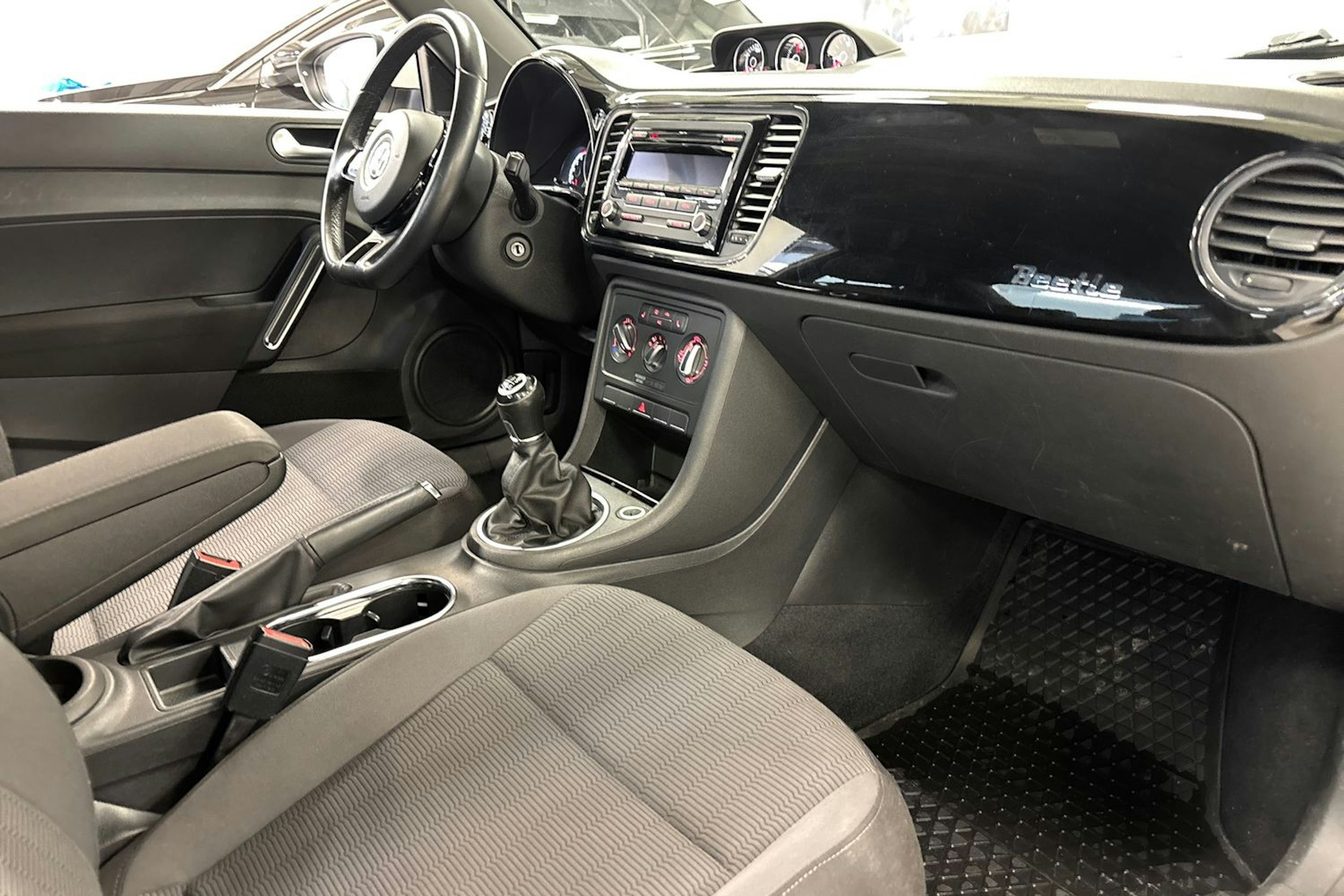 valkoinen Volkswagen Beetle 2012 kuva 21.