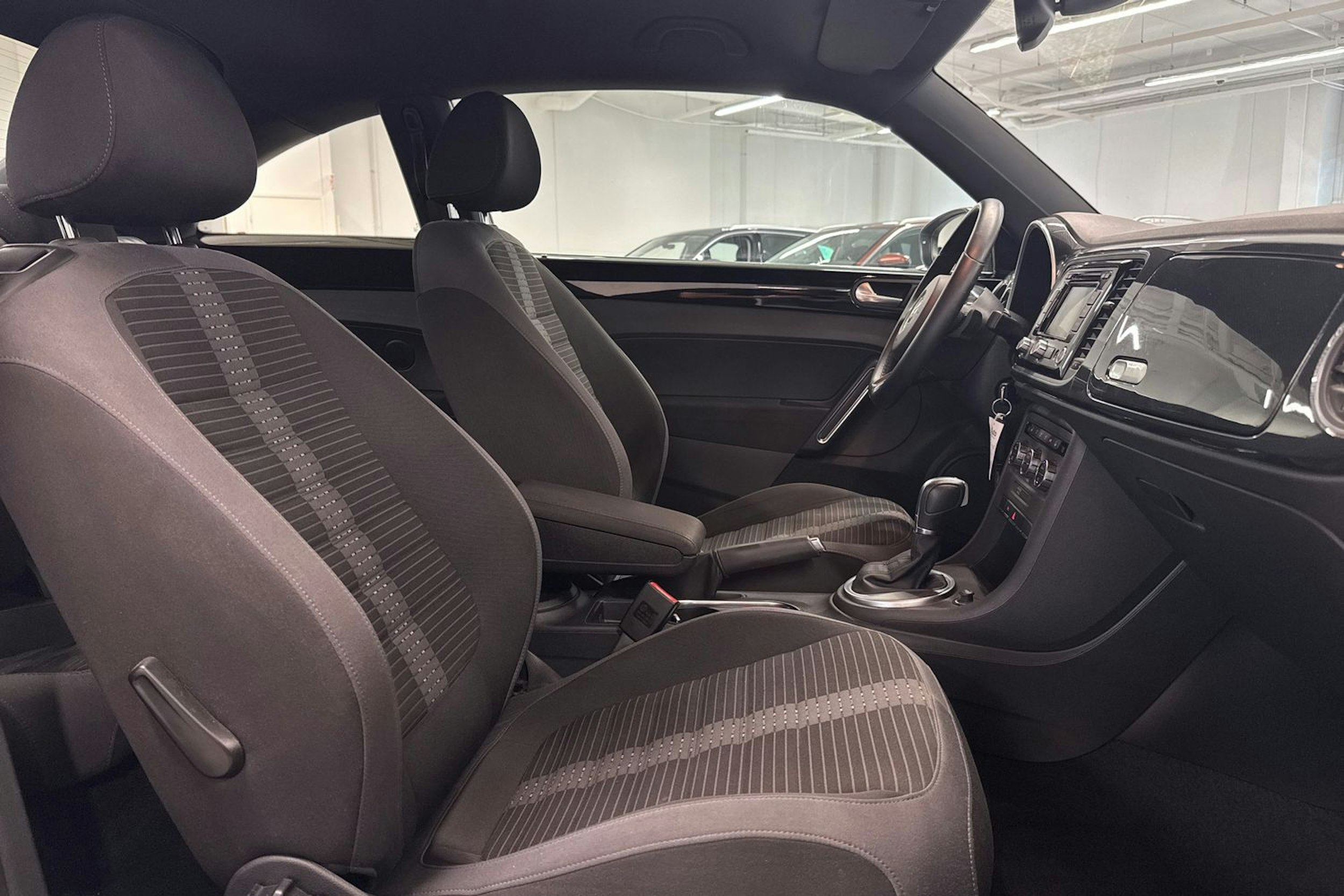 Harmaa Volkswagen BEETLE 2012 kuva 13.