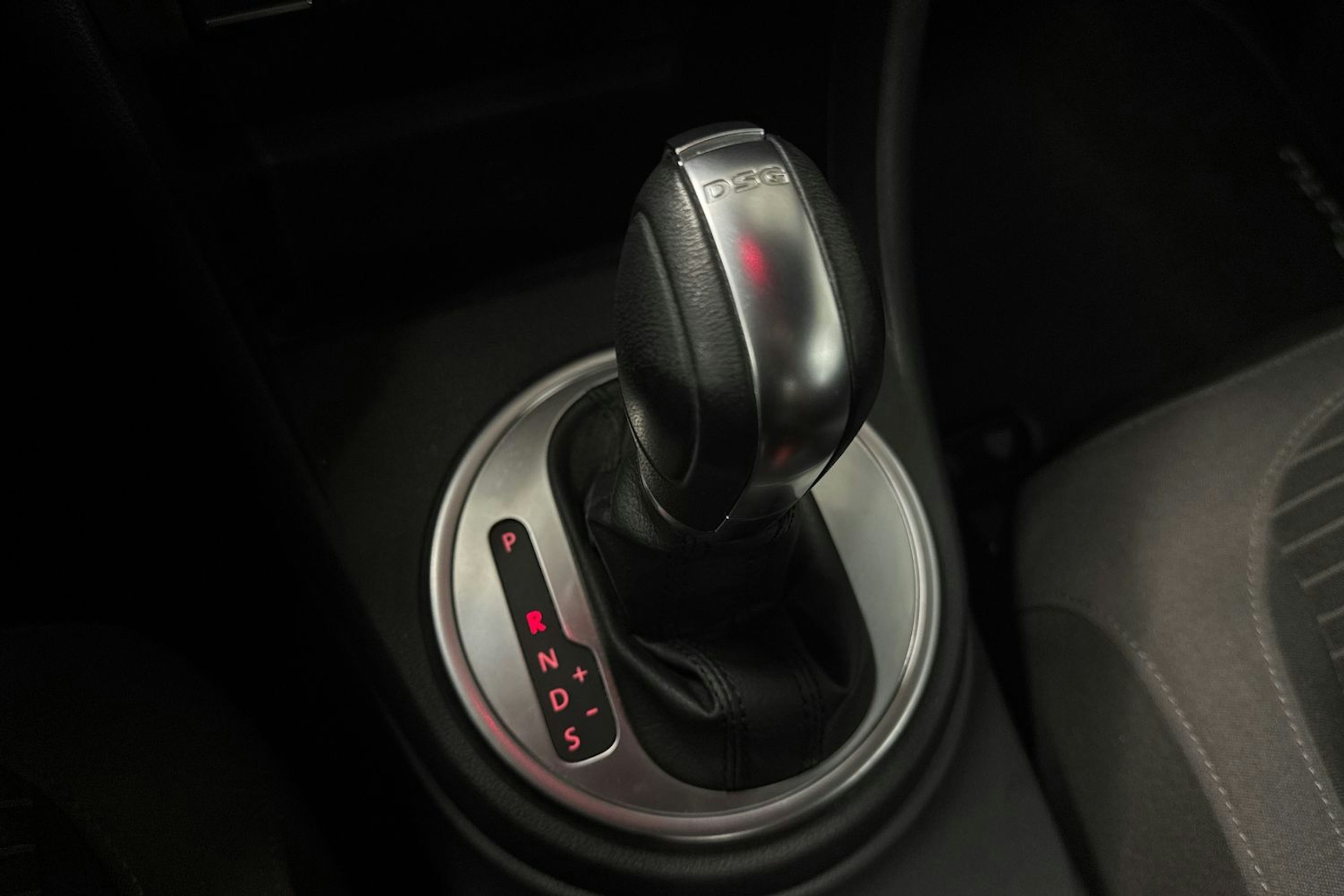 Harmaa Volkswagen BEETLE 2012 kuva 26.