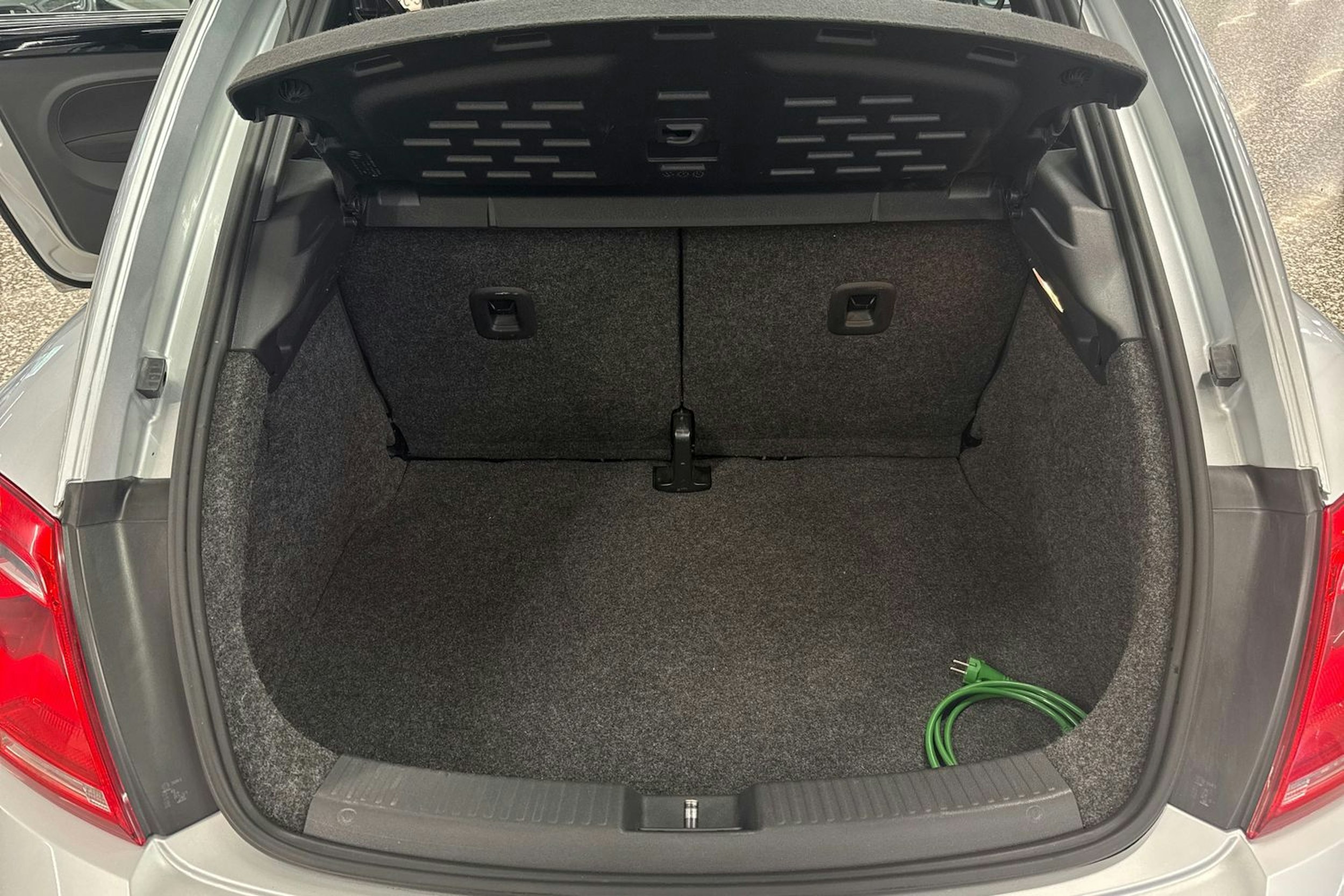 Harmaa Volkswagen BEETLE 2012 kuva 32.