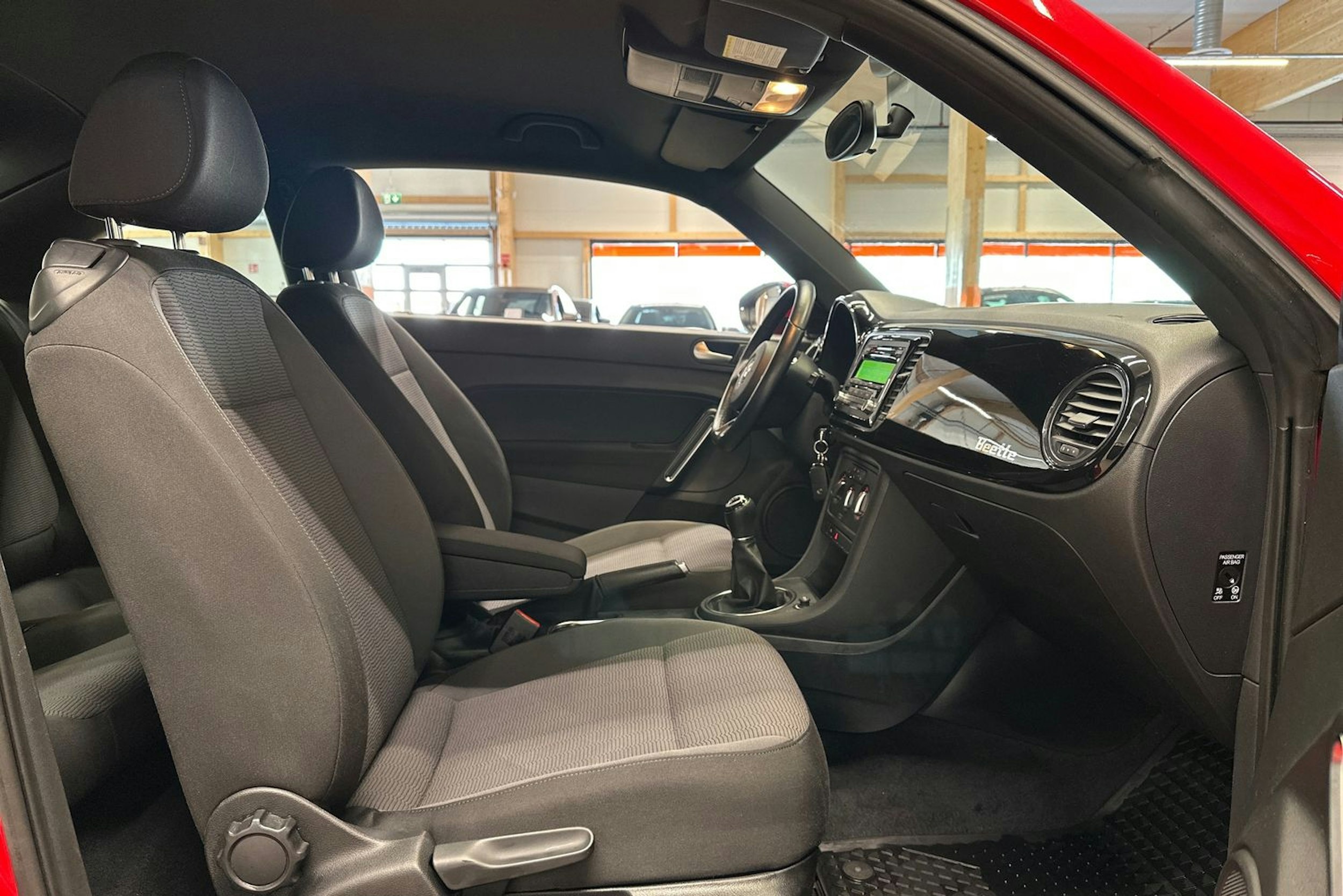 punainen Volkswagen Beetle 2012 kuva 14.