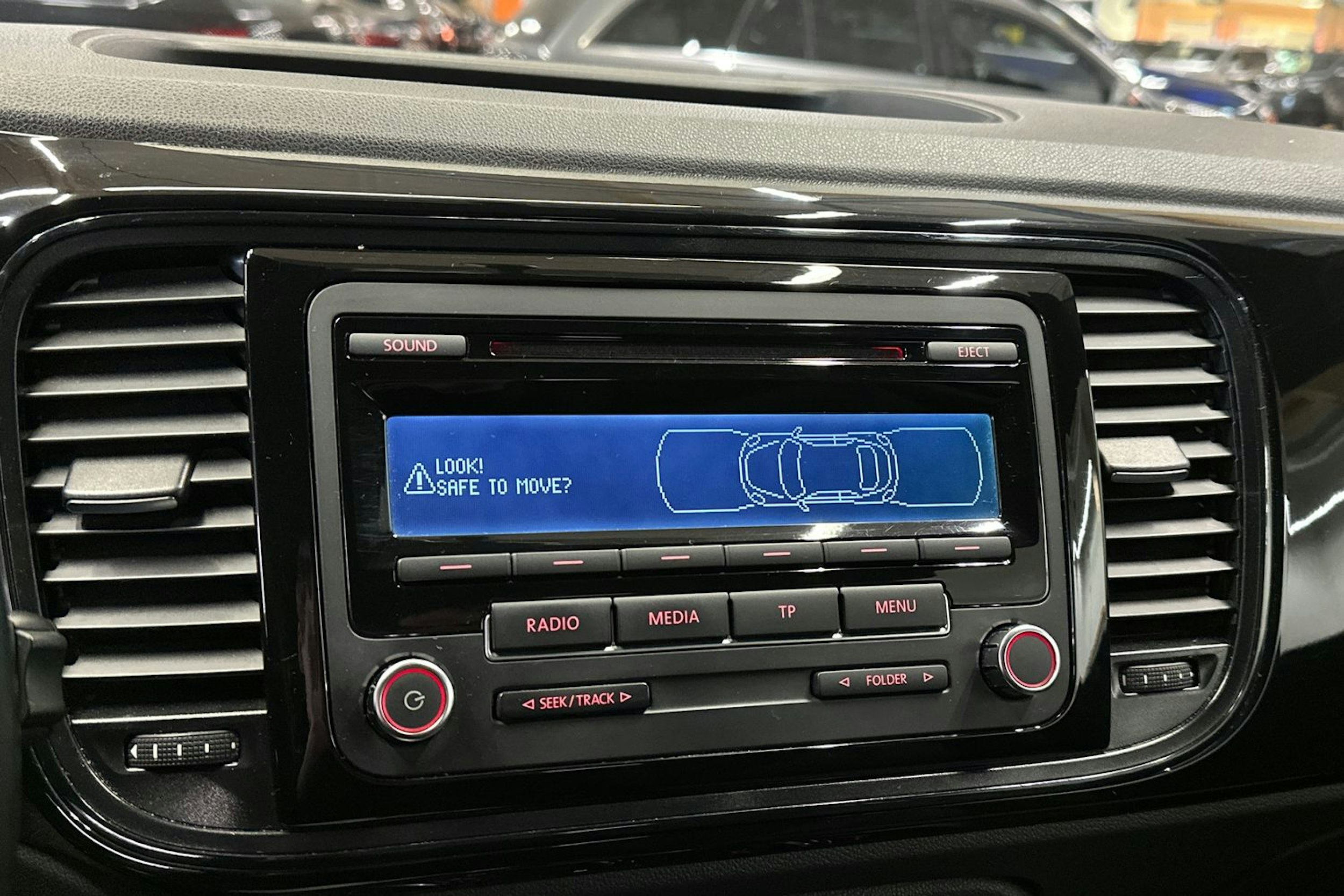 punainen Volkswagen Beetle 2012 kuva 15.