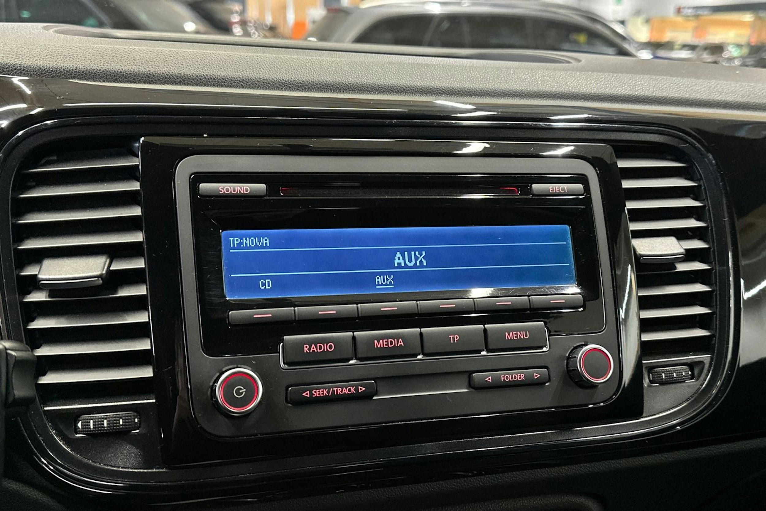 punainen Volkswagen Beetle 2012 kuva 16.