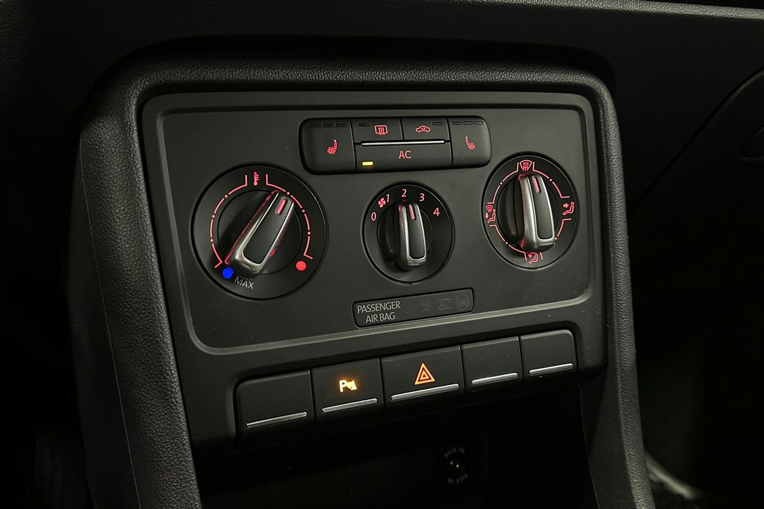 punainen Volkswagen Beetle 2012 kuva 18.