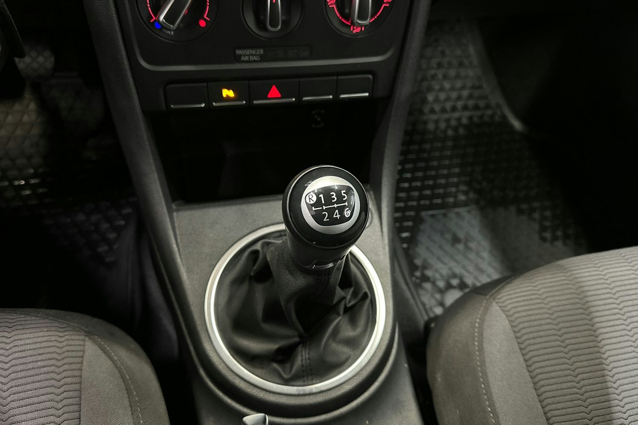 punainen Volkswagen Beetle 2012 kuva 19.