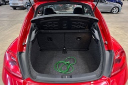 punainen Volkswagen Beetle 2012 kuva 23.