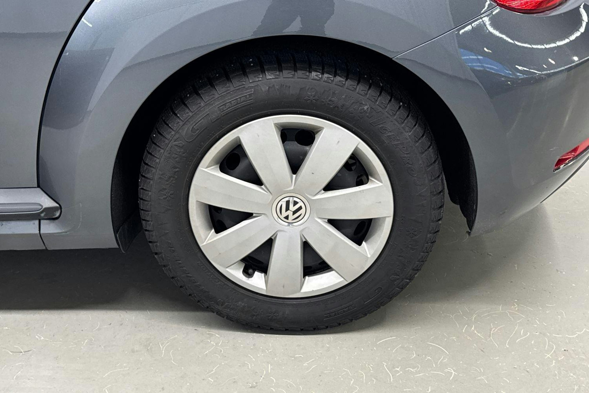 harmaa Volkswagen Beetle 2012 kuva 10.