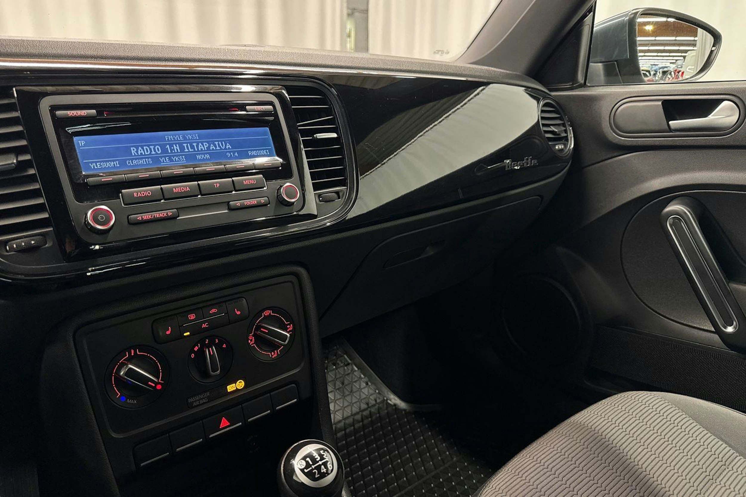 harmaa Volkswagen Beetle 2012 kuva 13.