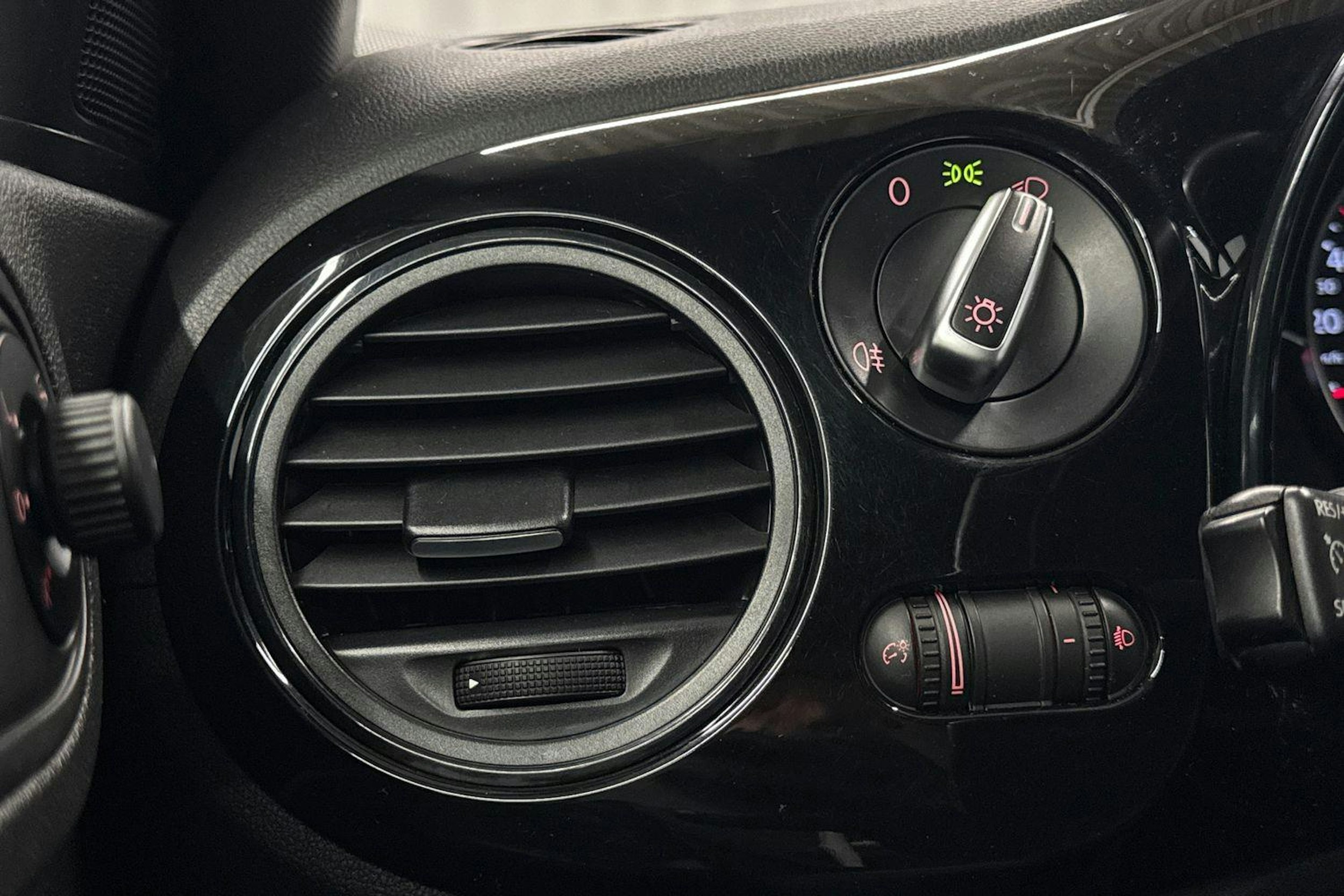 harmaa Volkswagen Beetle 2012 kuva 19.