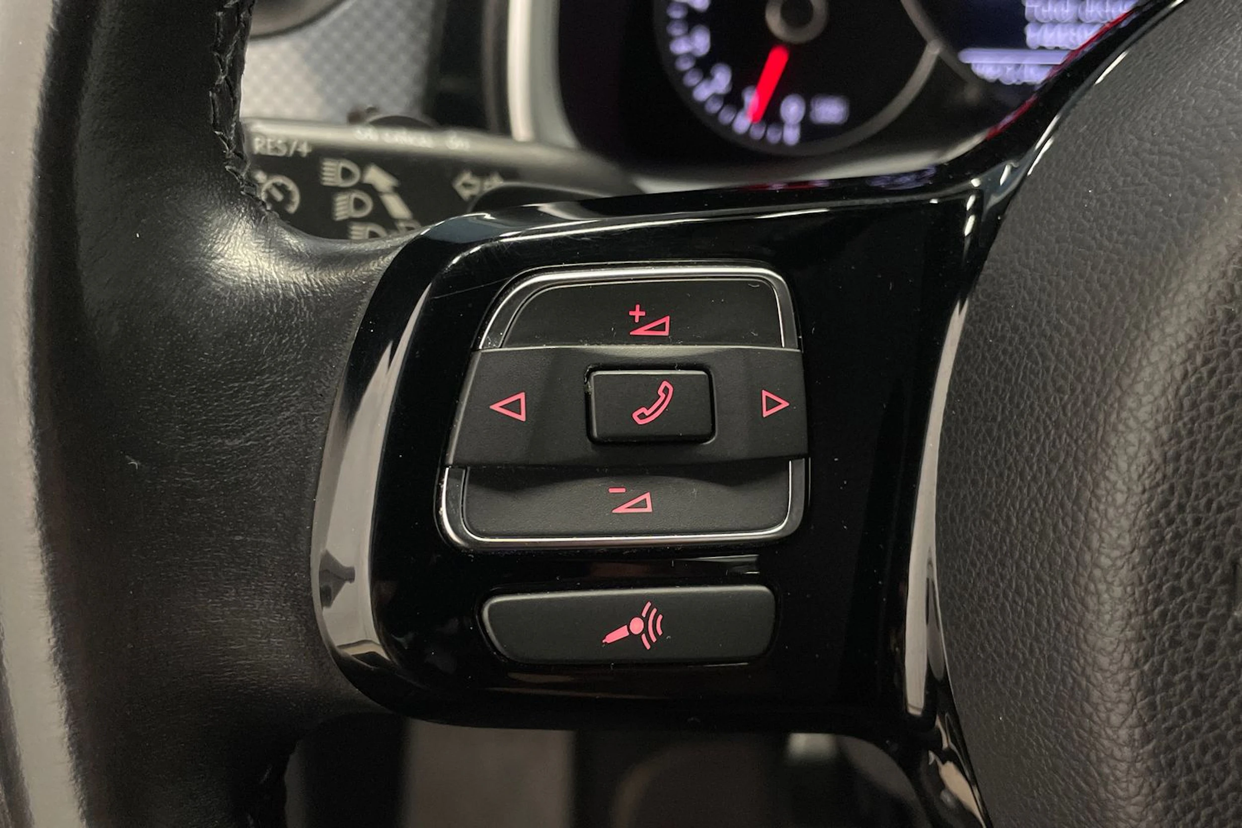 Harmaa Volkswagen BEETLE 2012 kuva 13.