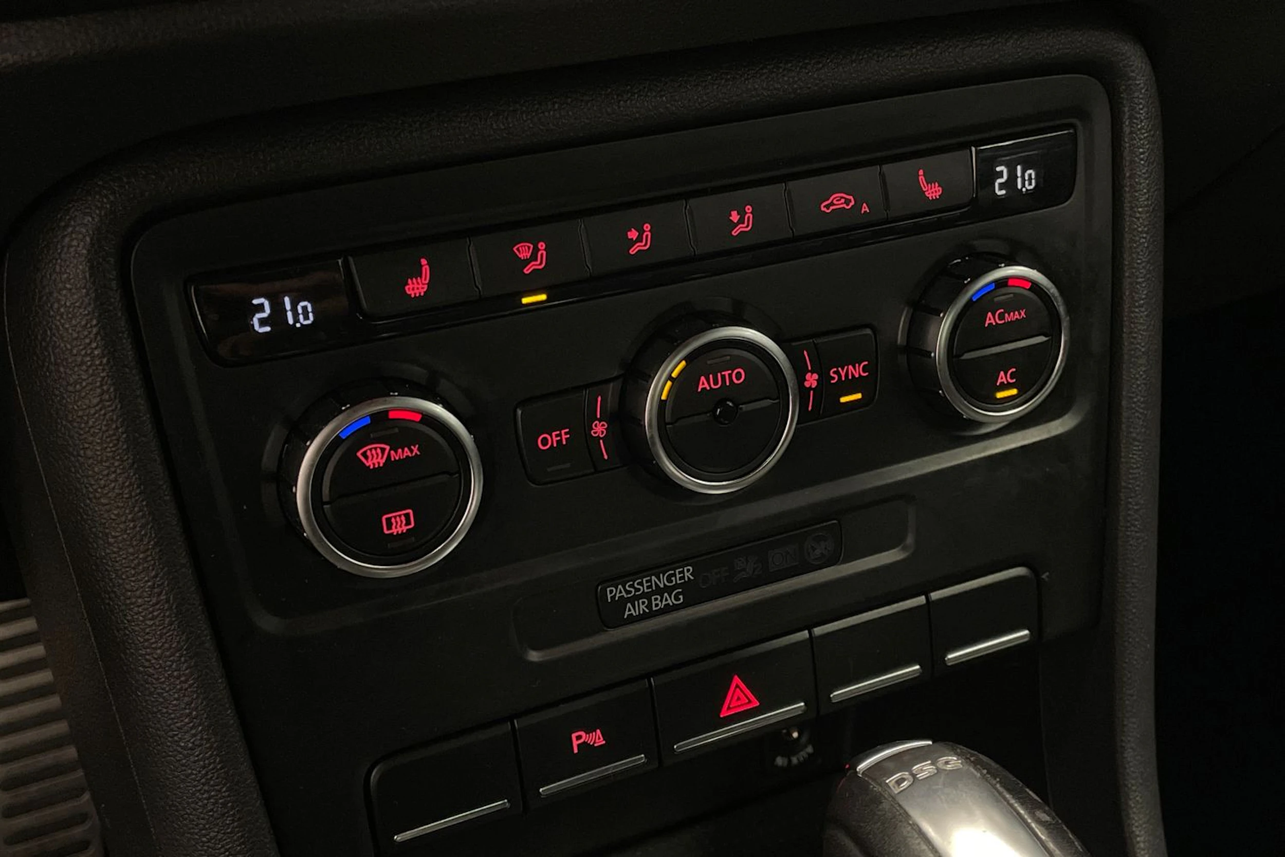 Harmaa Volkswagen BEETLE 2012 kuva 17.