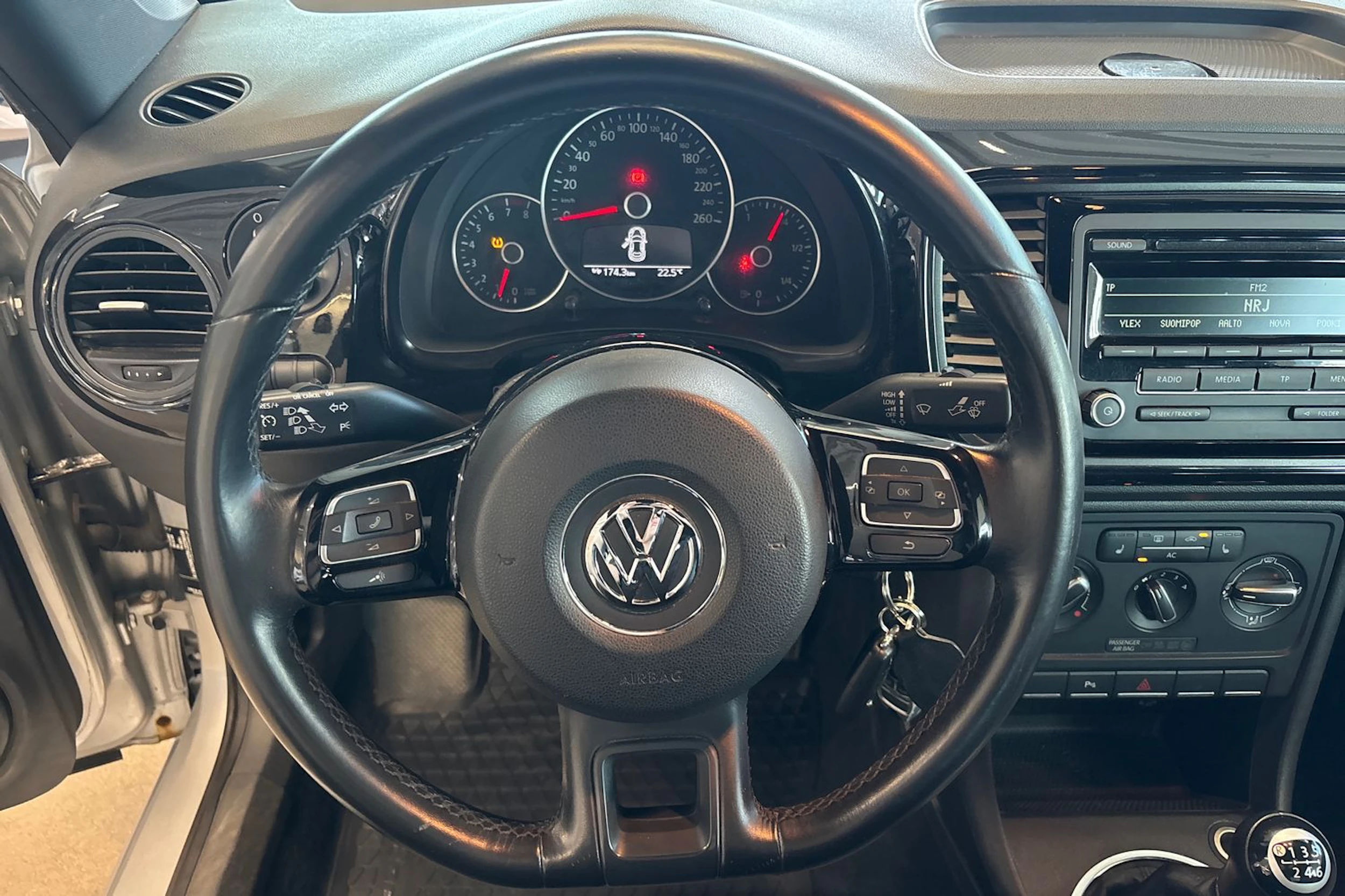 harmaa Volkswagen Beetle 2012 kuva 26.