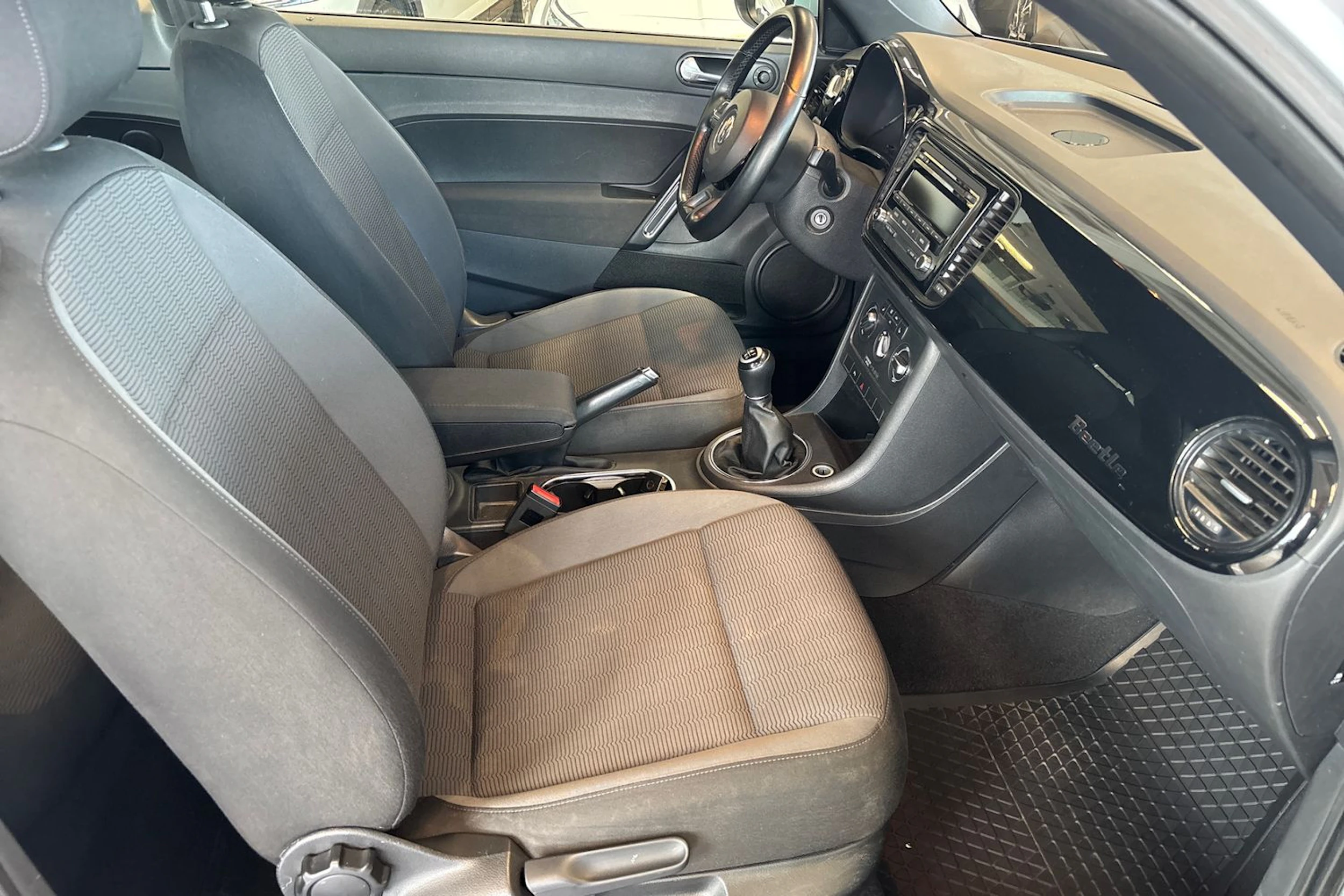 harmaa Volkswagen Beetle 2012 kuva 30.