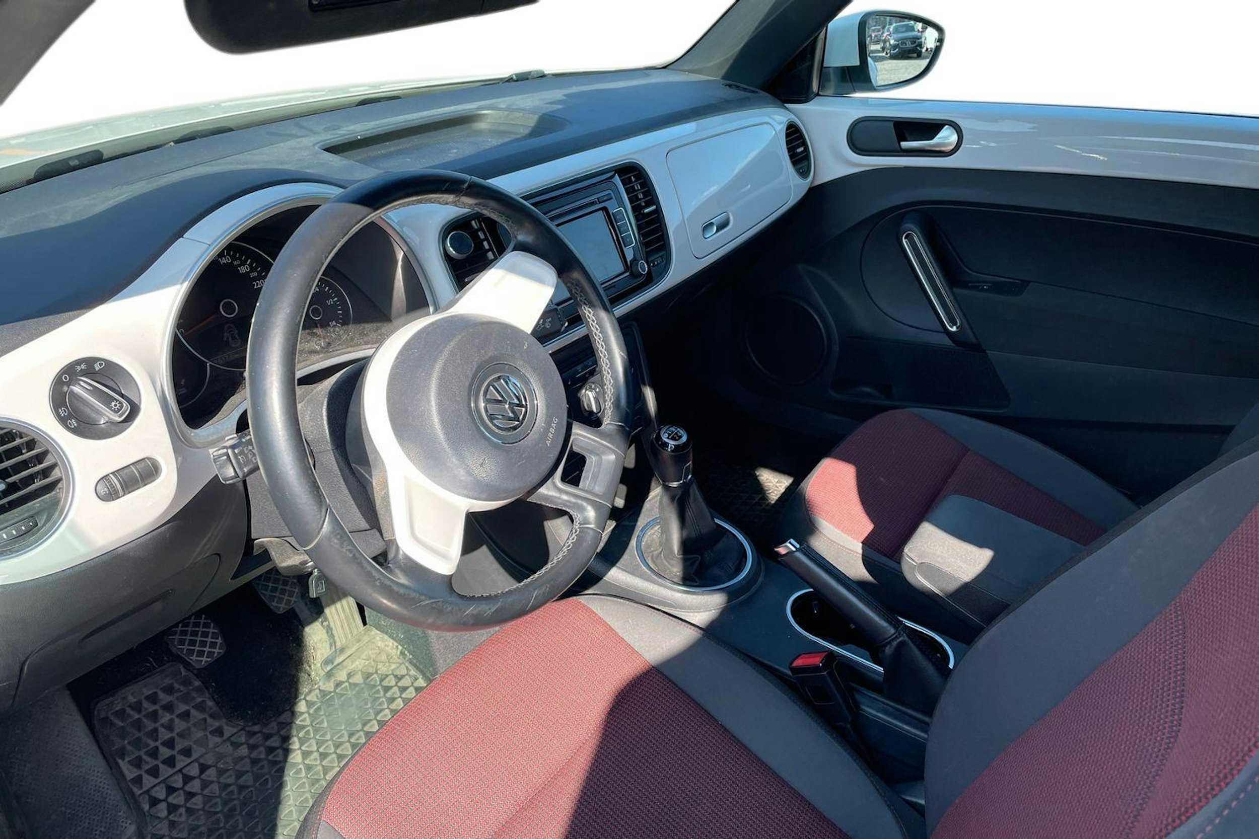 valkoinen Volkswagen Beetle 2012 kuva 3.