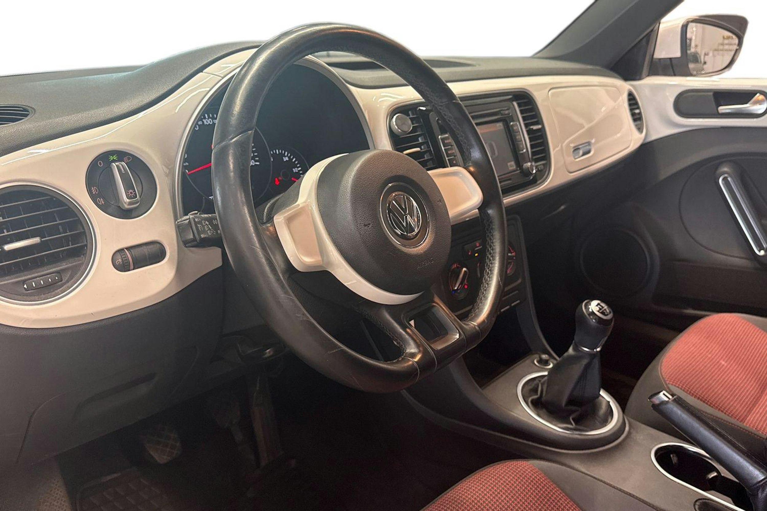 valkoinen Volkswagen Beetle 2012 kuva 7.