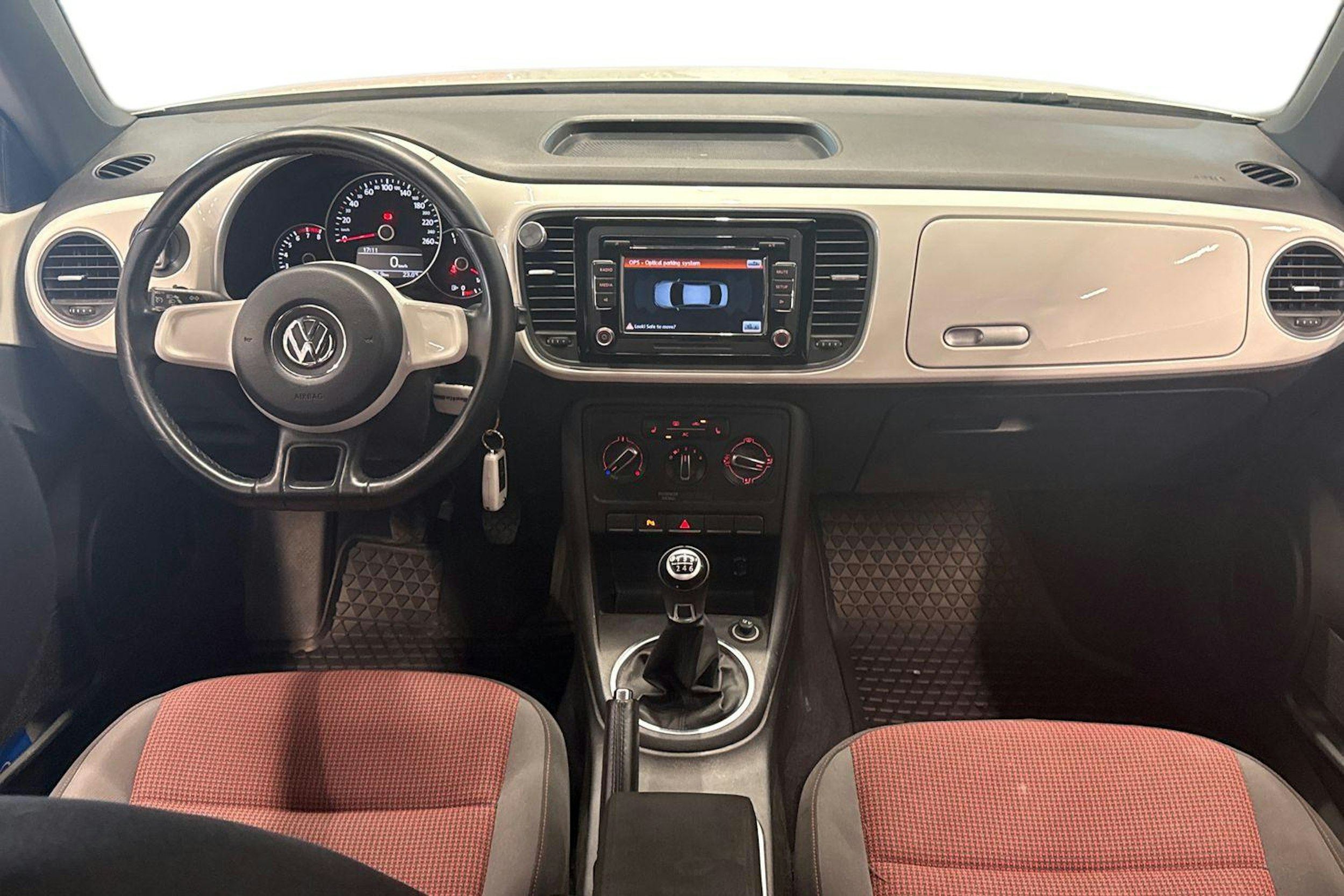 valkoinen Volkswagen Beetle 2012 kuva 9.