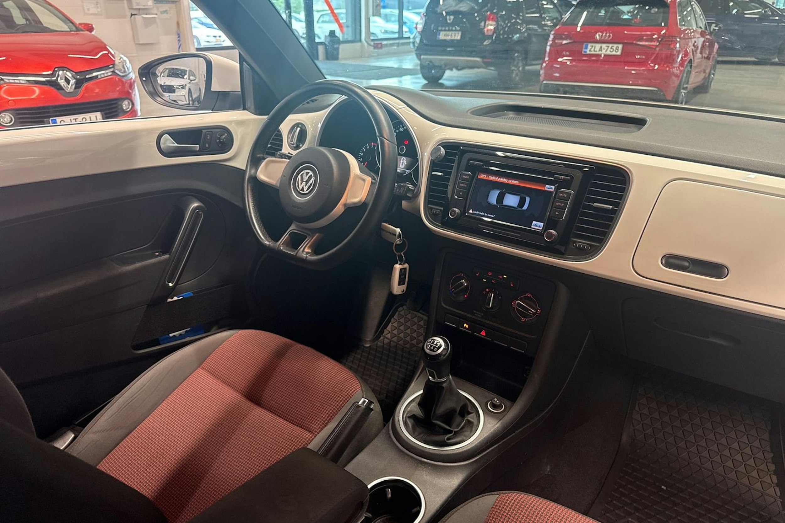 valkoinen Volkswagen Beetle 2012 kuva 14.