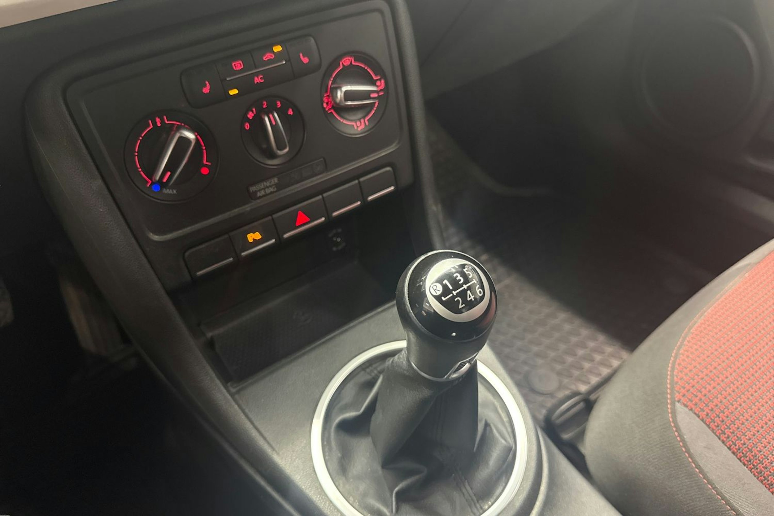 valkoinen Volkswagen Beetle 2012 kuva 16.