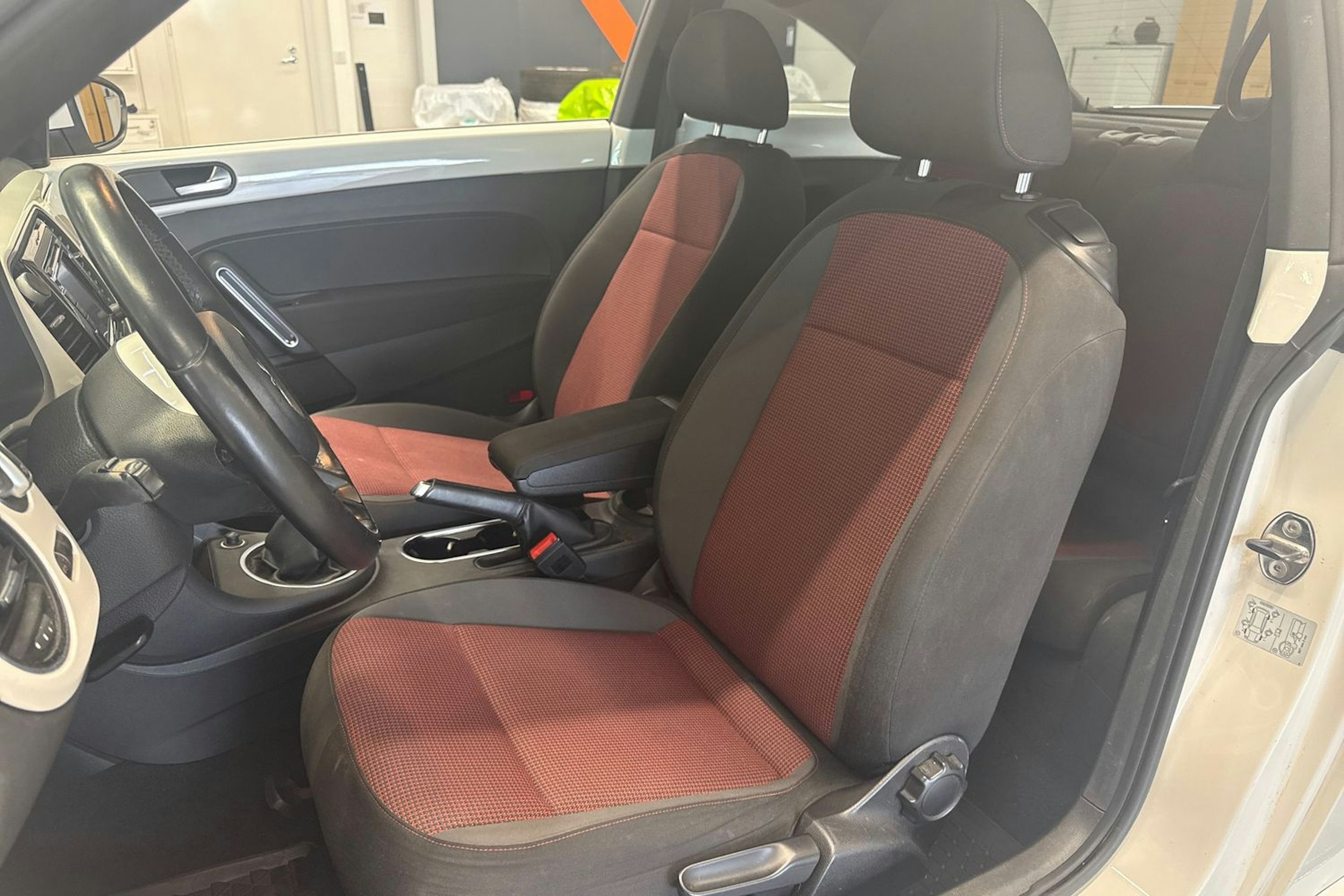 valkoinen Volkswagen Beetle 2012 kuva 19.