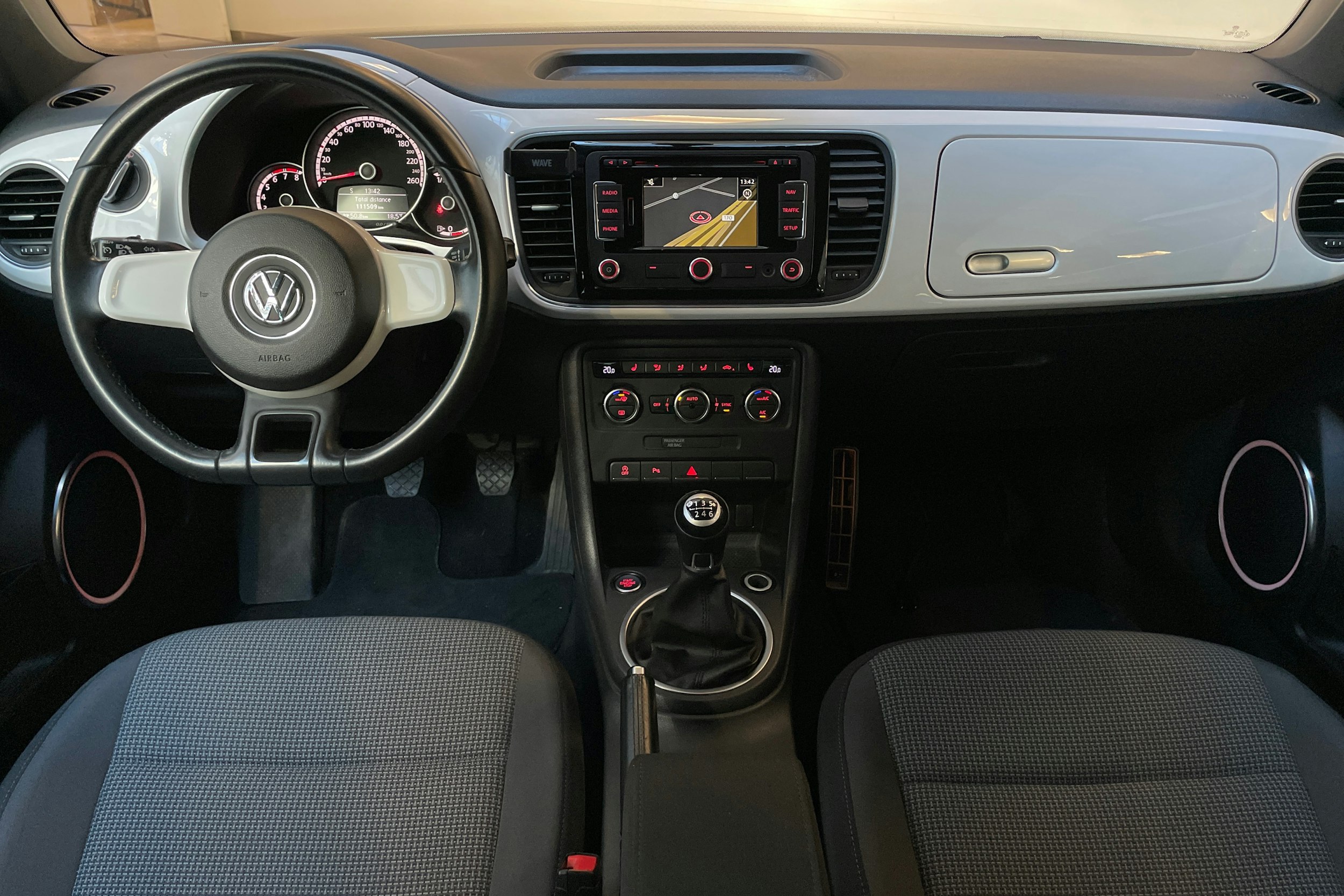 valkoinen Volkswagen Beetle 2013 kuva 7.