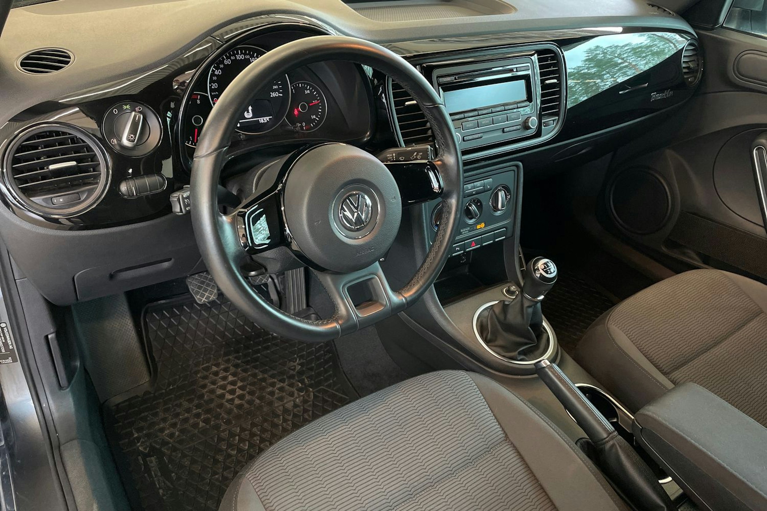 harmaa Volkswagen Beetle 2013 kuva 7.