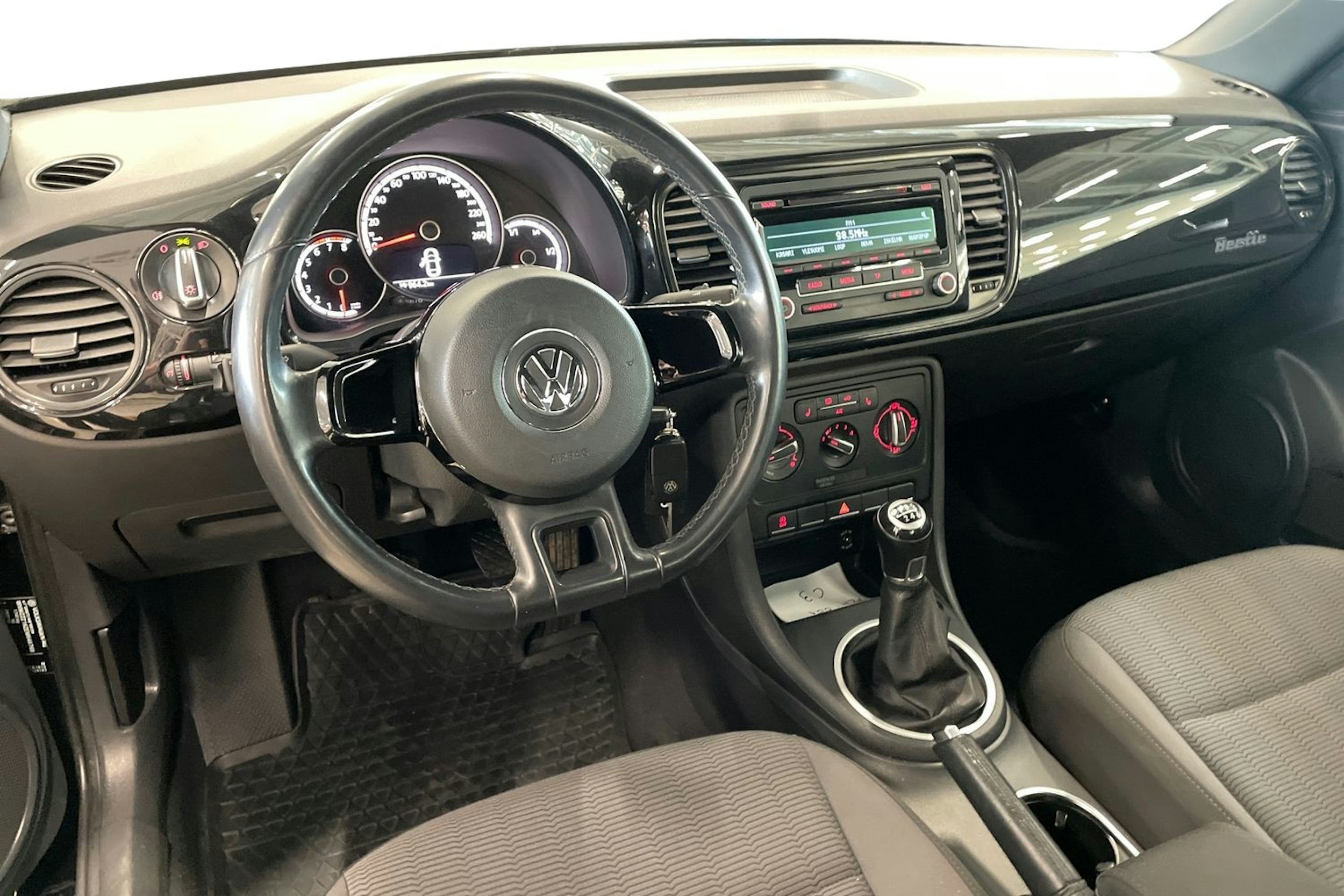 musta Volkswagen Beetle 2014 kuva 9.