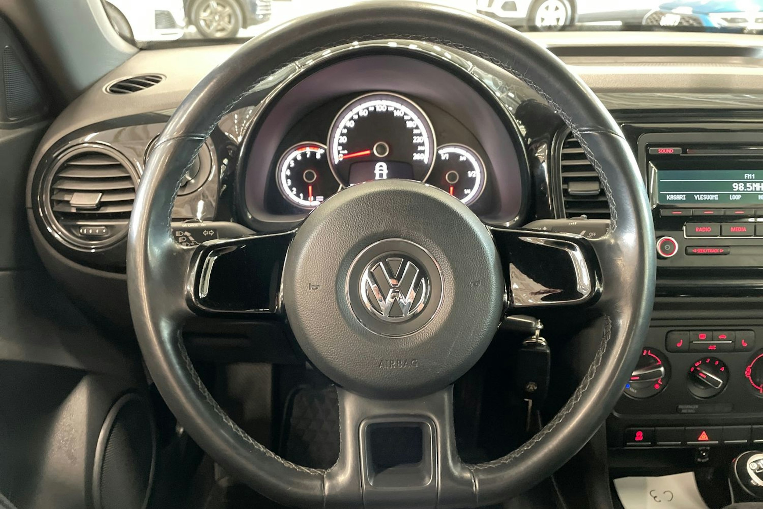 musta Volkswagen Beetle 2014 kuva 14.