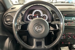 musta Volkswagen Beetle 2014 kuva 14.