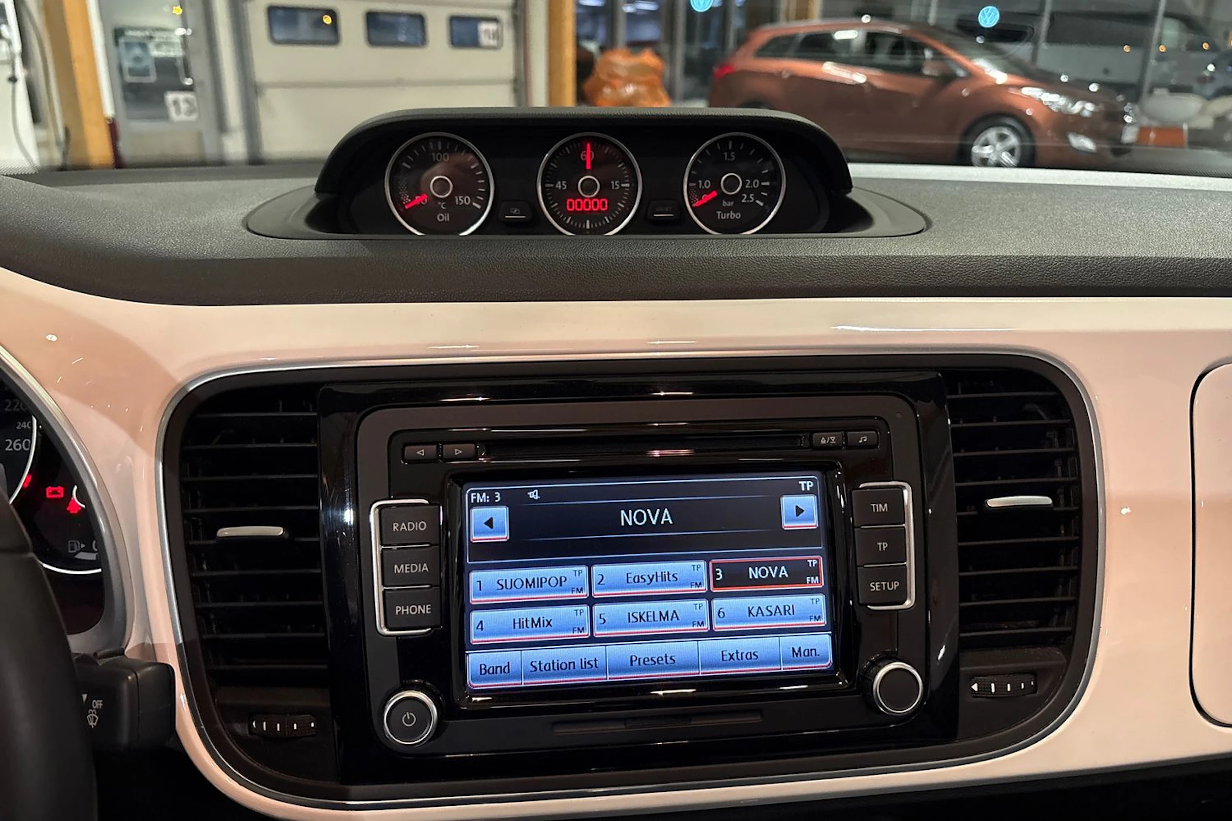 valkoinen Volkswagen Beetle 2014 kuva 15.