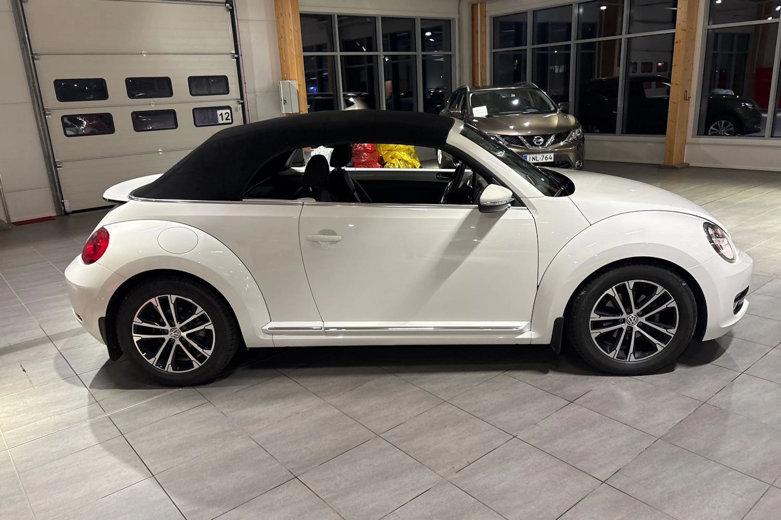 valkoinen Volkswagen Beetle 2014 kuva 18.