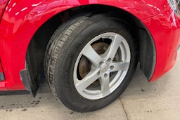 punainen Volkswagen Beetle 2015 kuva 13.