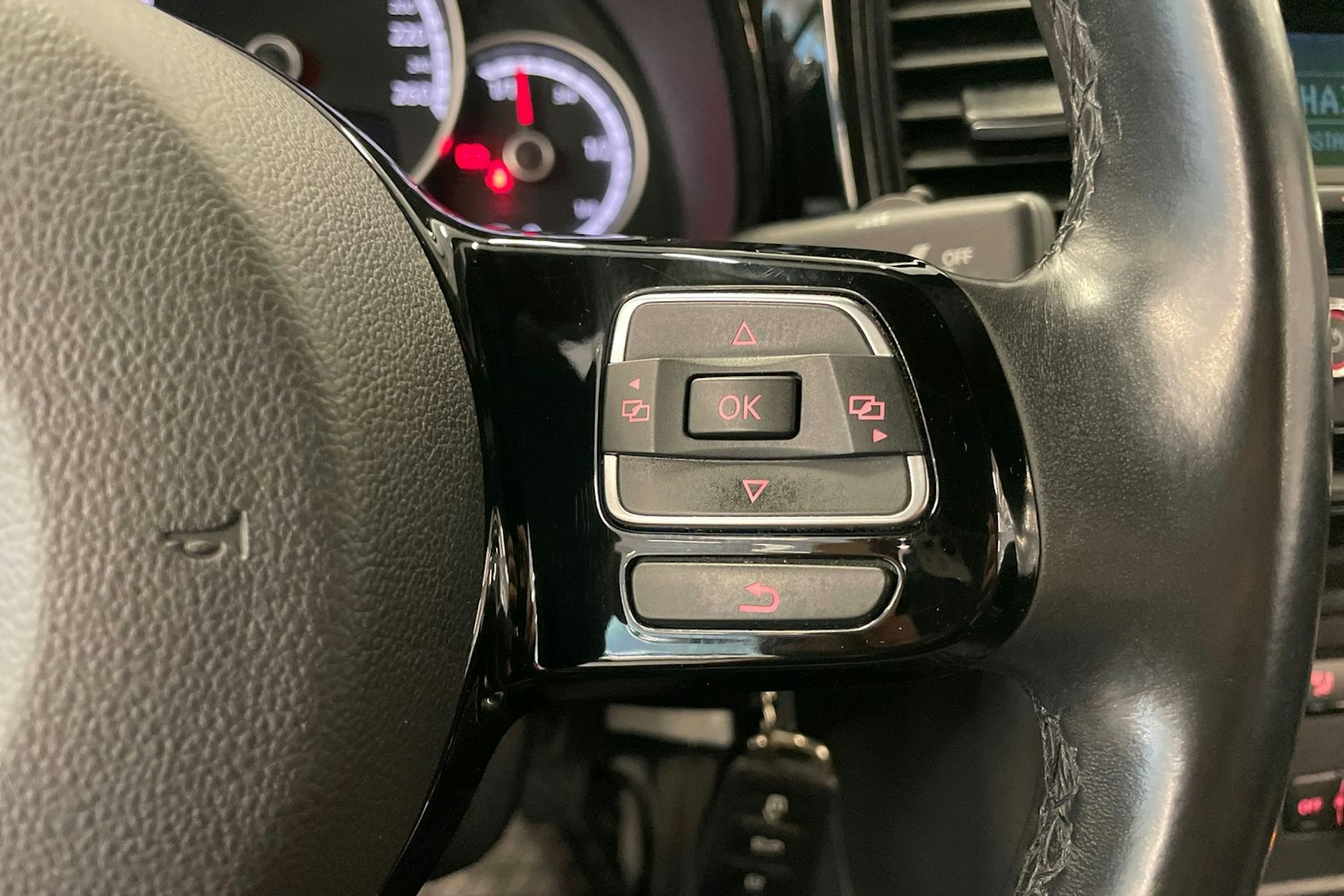 punainen Volkswagen Beetle 2015 kuva 17.