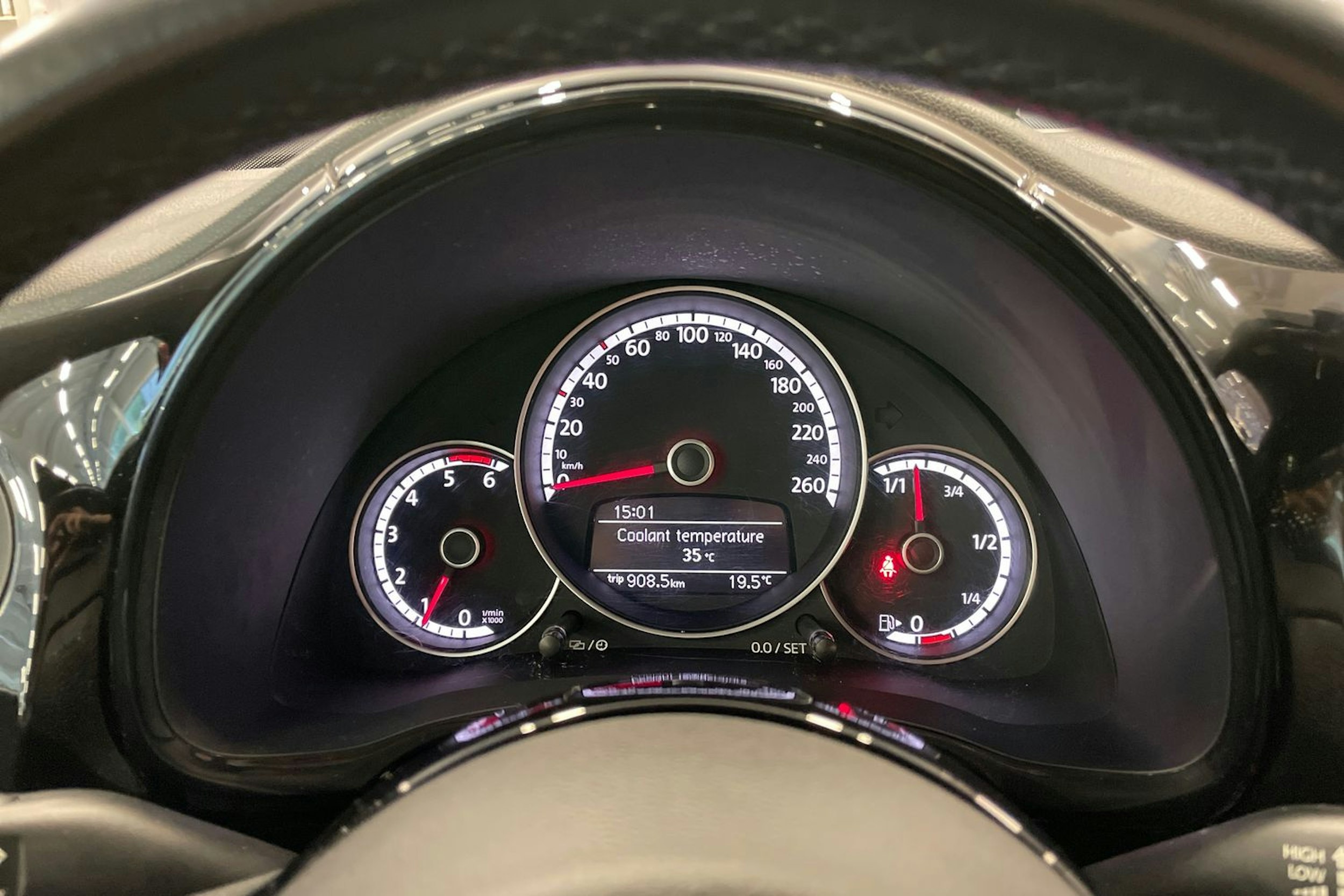 punainen Volkswagen Beetle 2015 kuva 20.