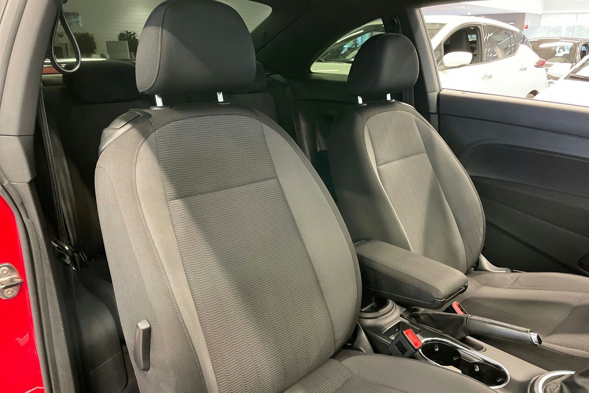 punainen Volkswagen Beetle 2015 kuva 24.
