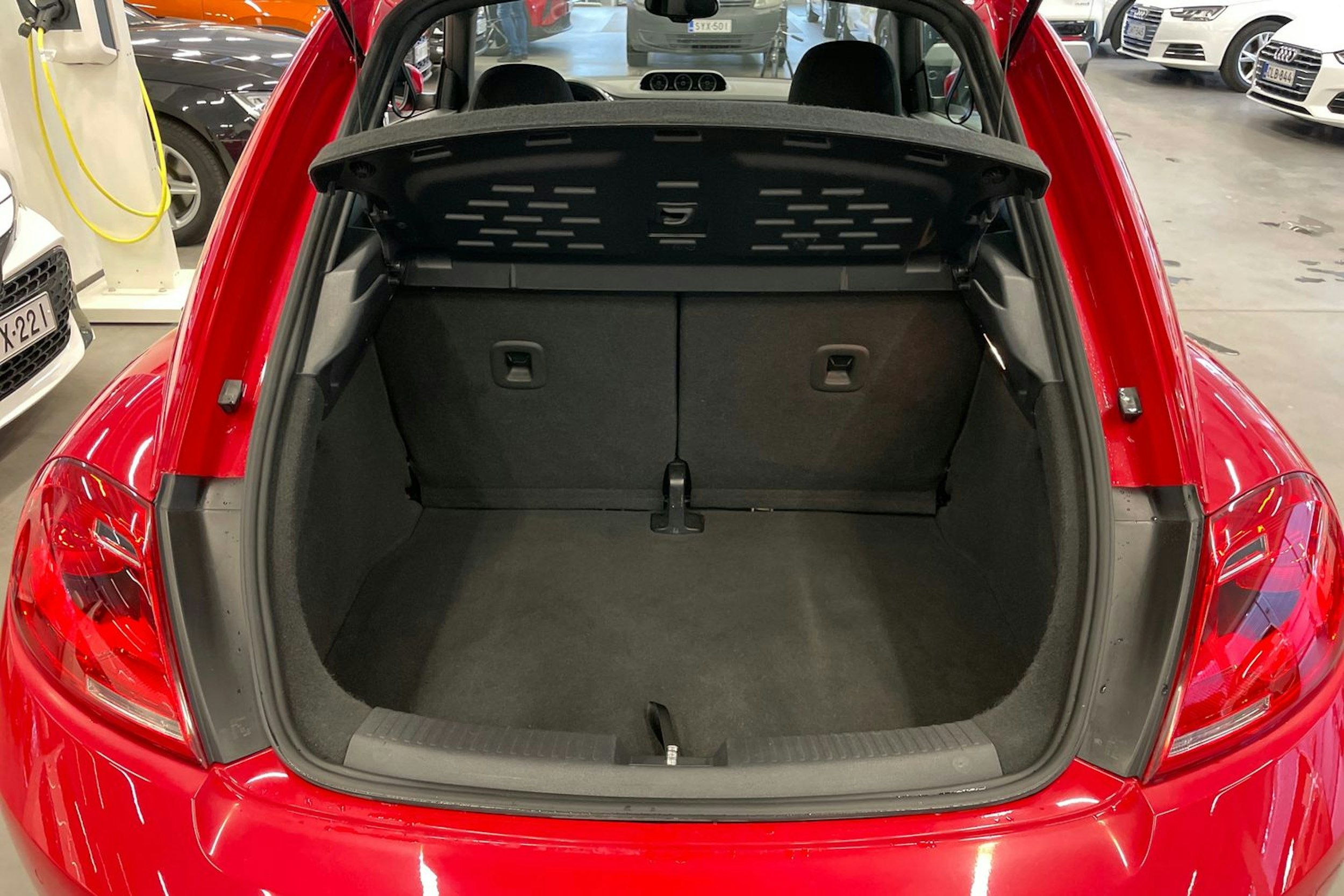 punainen Volkswagen Beetle 2015 kuva 25.
