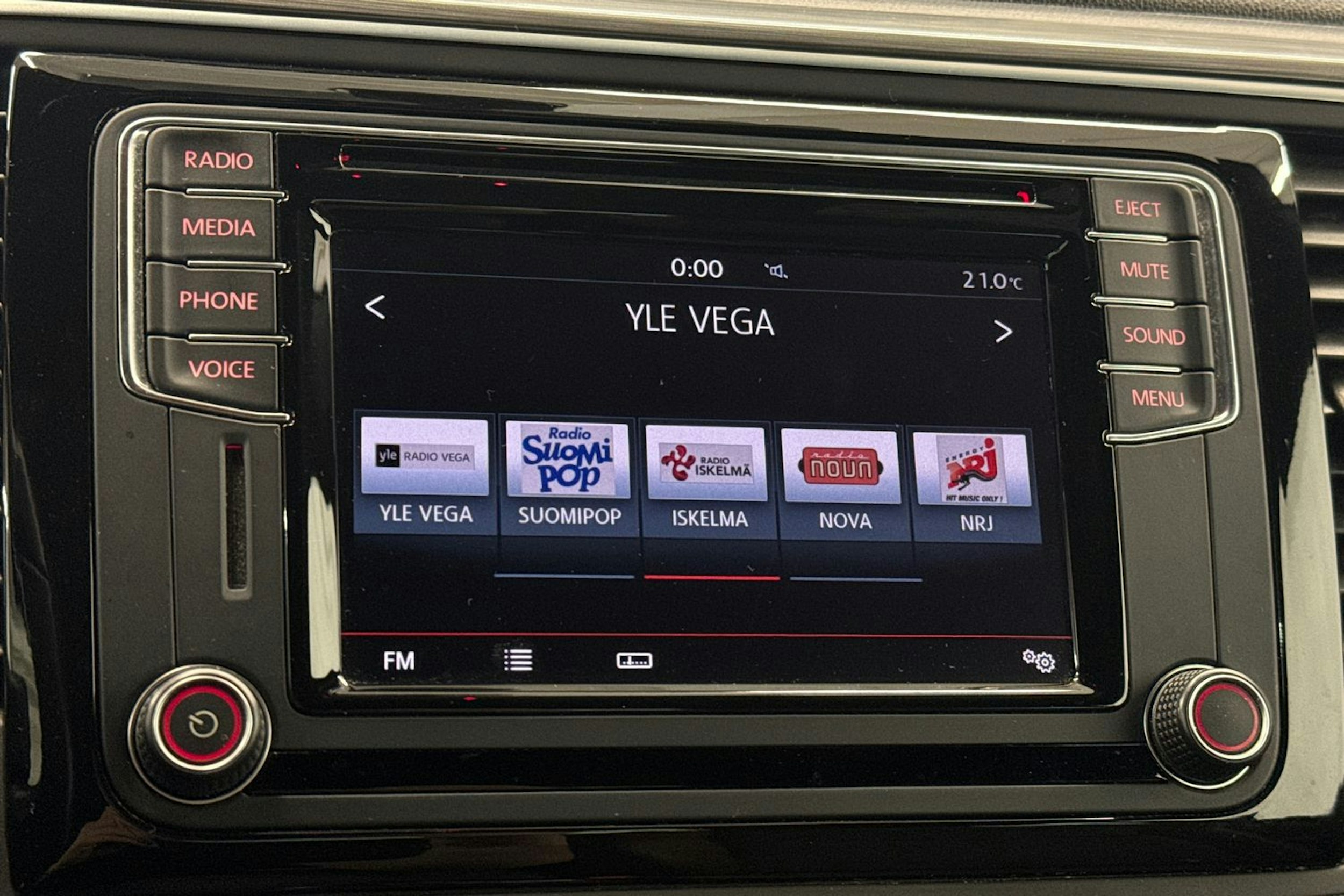 Valkoinen Volkswagen BEETLE 2016 kuva 24.