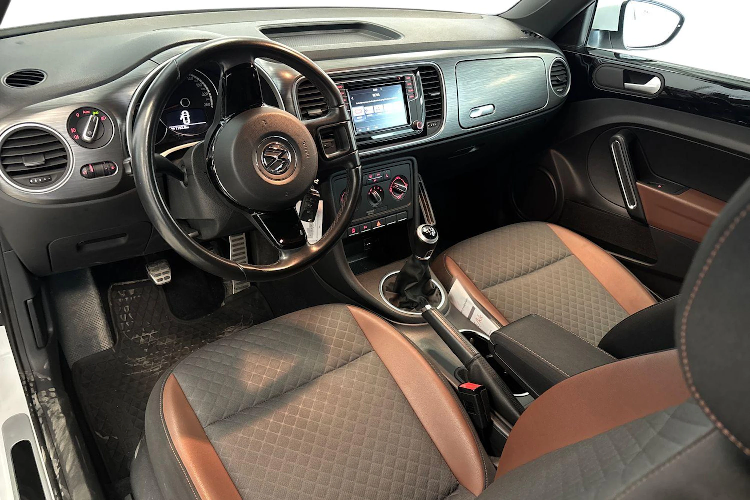 valkoinen Volkswagen Beetle 2016 kuva 6.