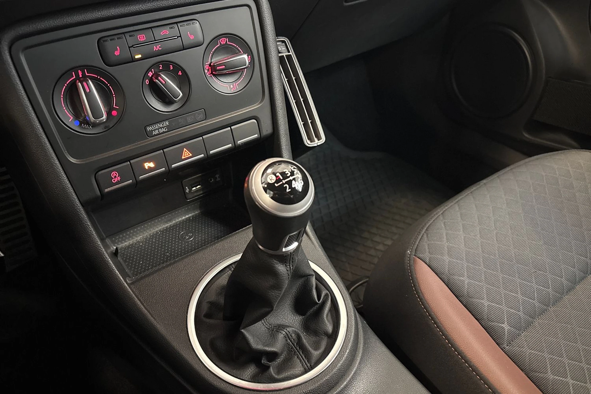 valkoinen Volkswagen Beetle 2016 kuva 17.