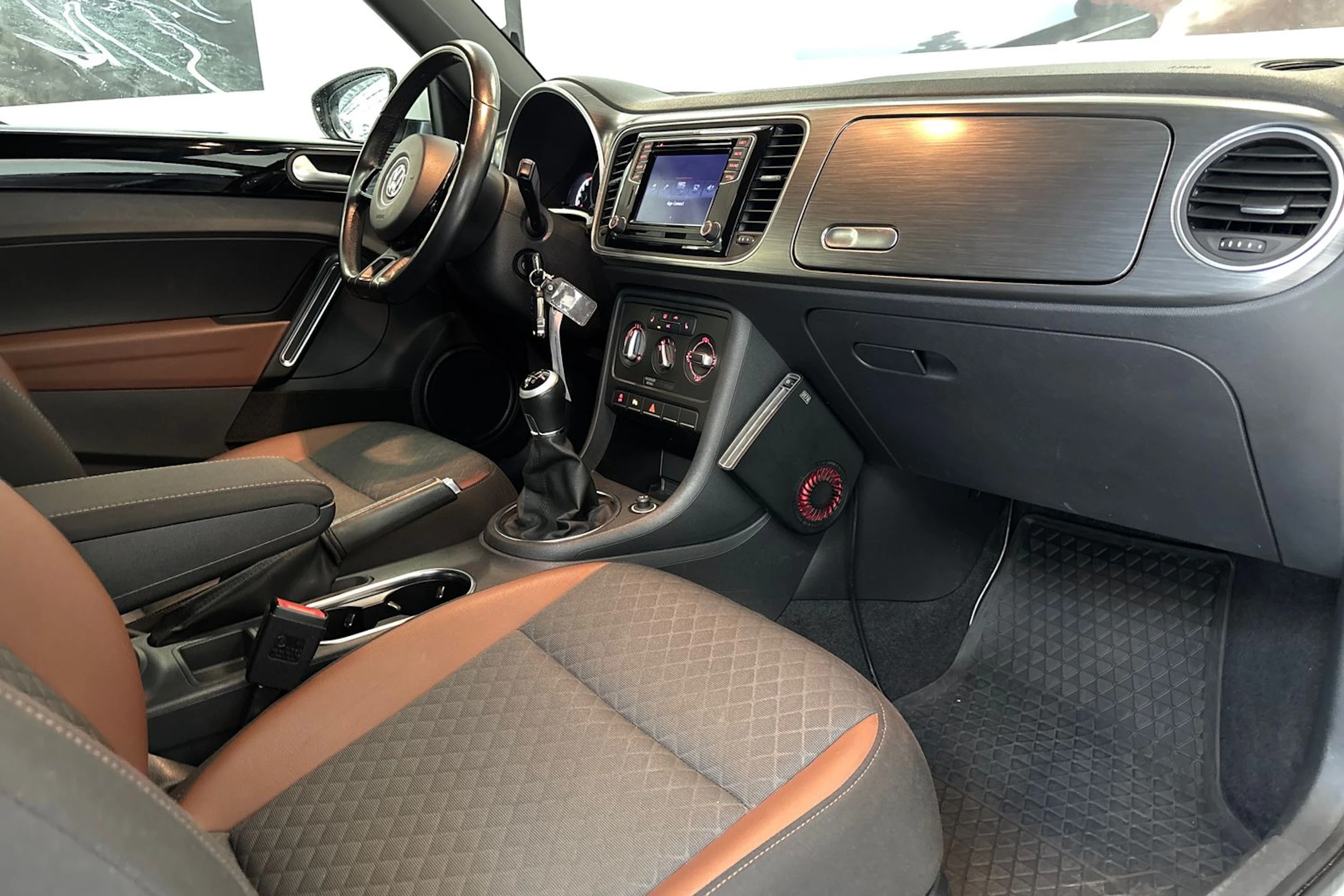 valkoinen Volkswagen Beetle 2016 kuva 19.